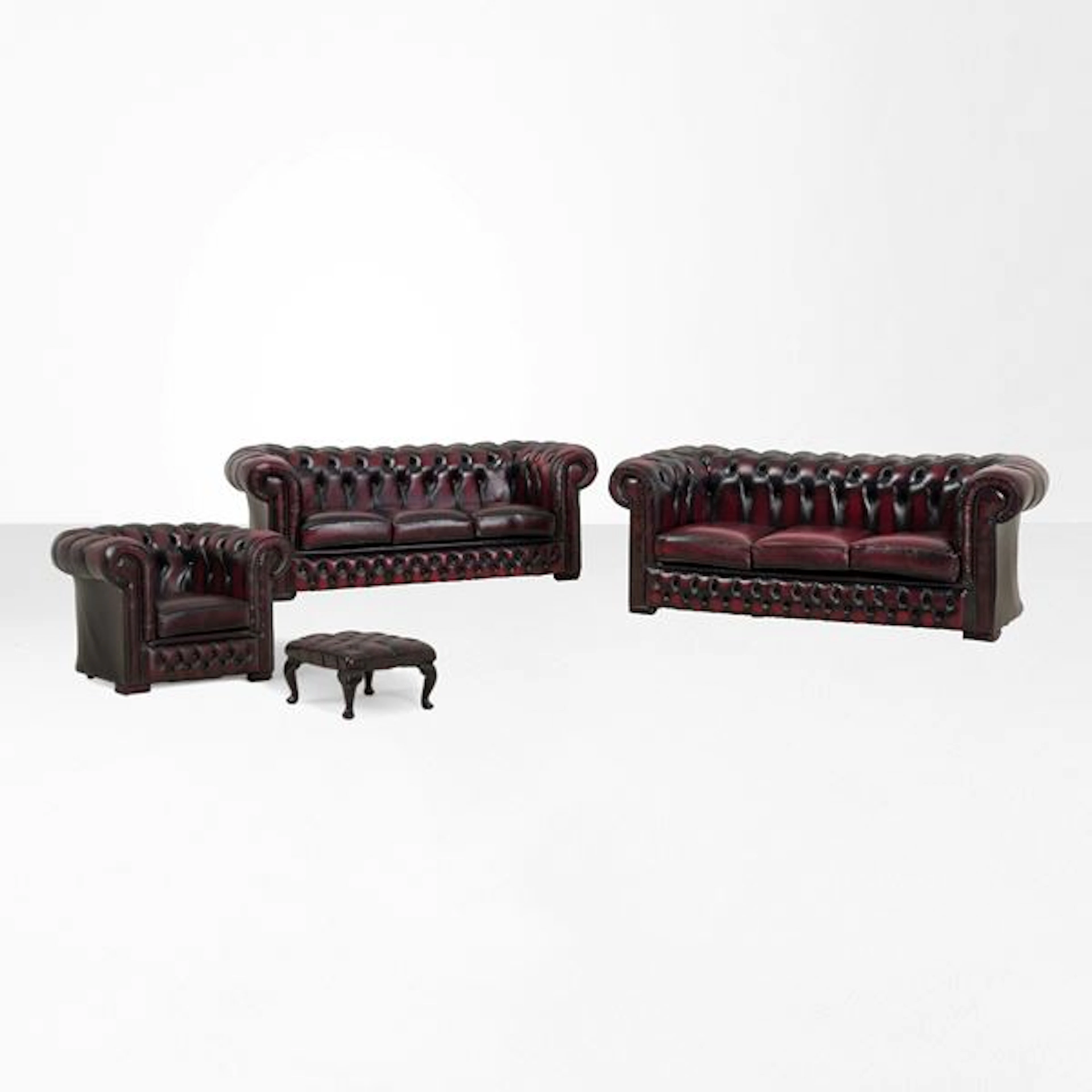 Salotto modello Chesterfield. Manifattura inglese