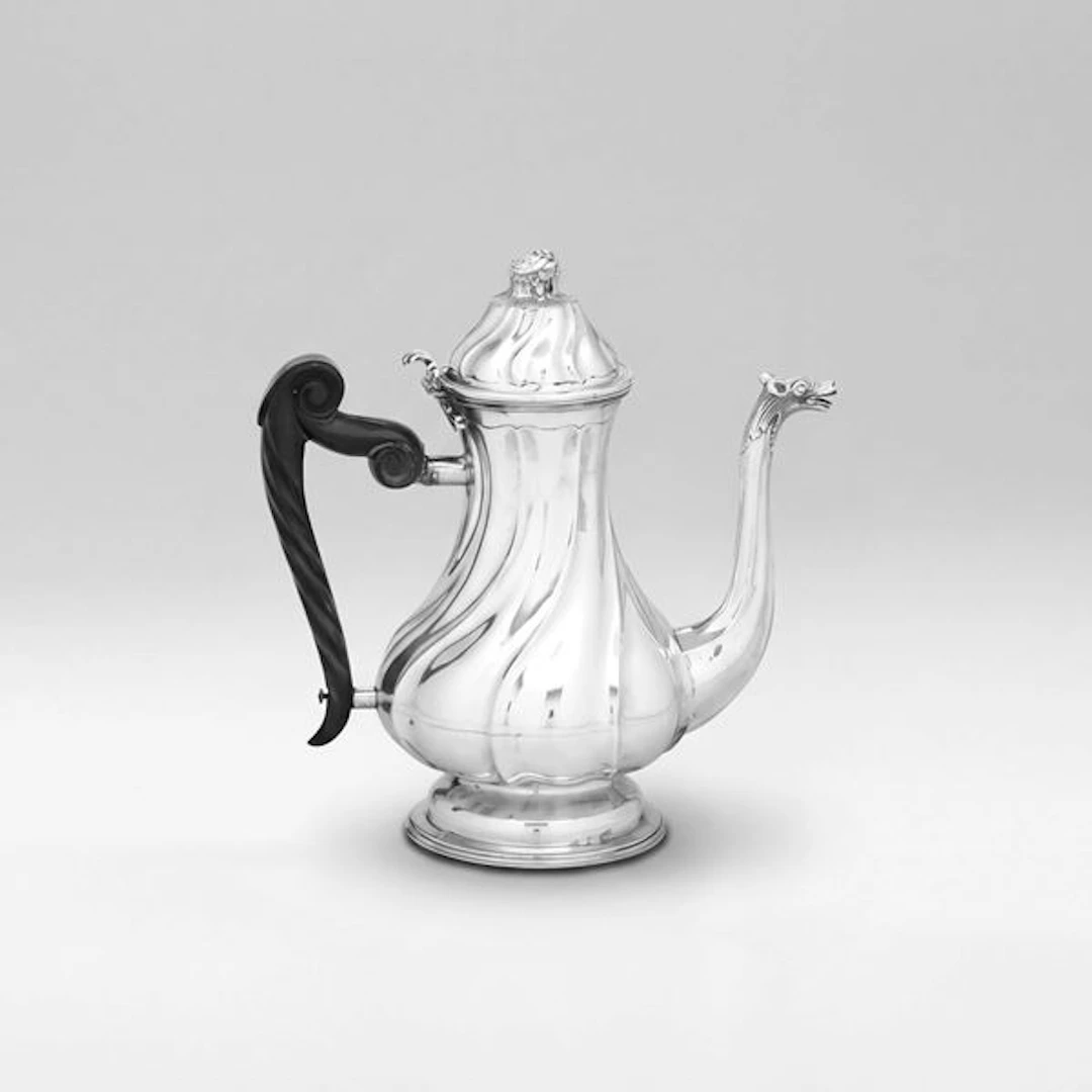 Caffettiera. Argenteria artistica italiana del XX secolo su modello
