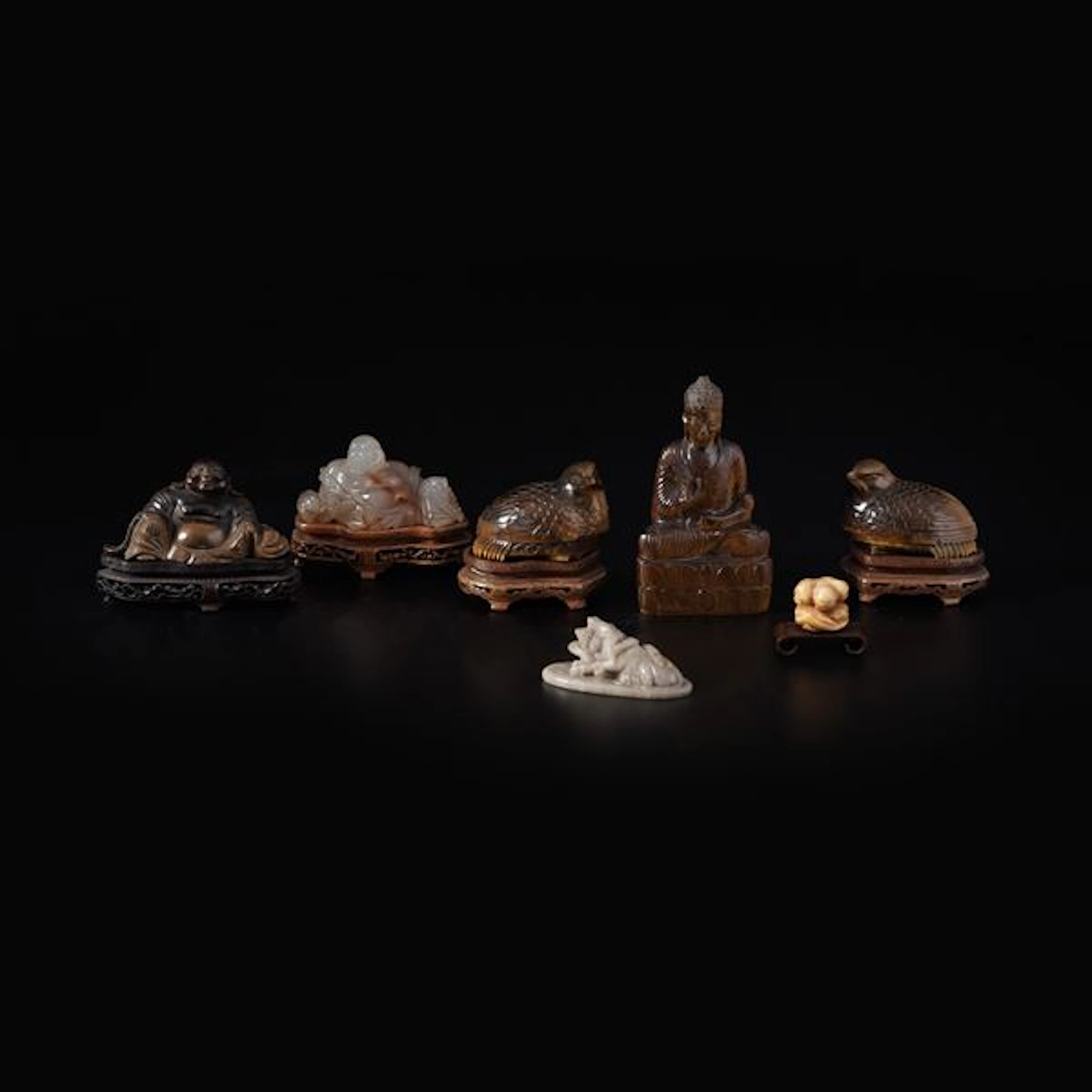Lotto composto da n. 4 statuine in occhio di tigre e n. 3 statuine