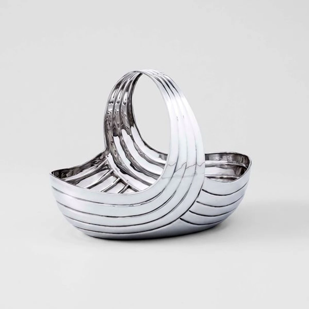 Cestino con decoro a volute costolate. Argenteria artistica fiorentina