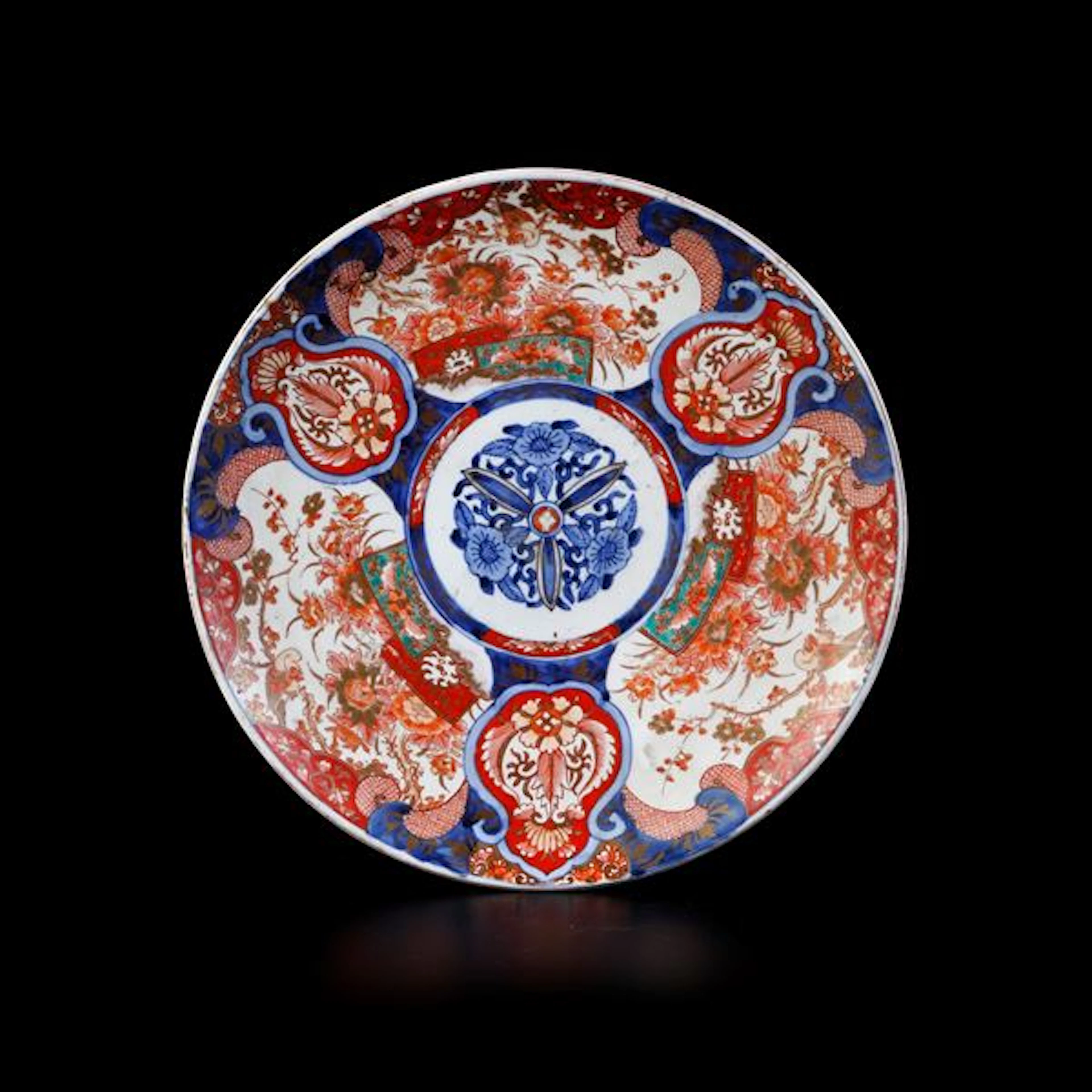 Piatto in porcellana Imari, Giappone, periodo Meiji (1868-1912)
