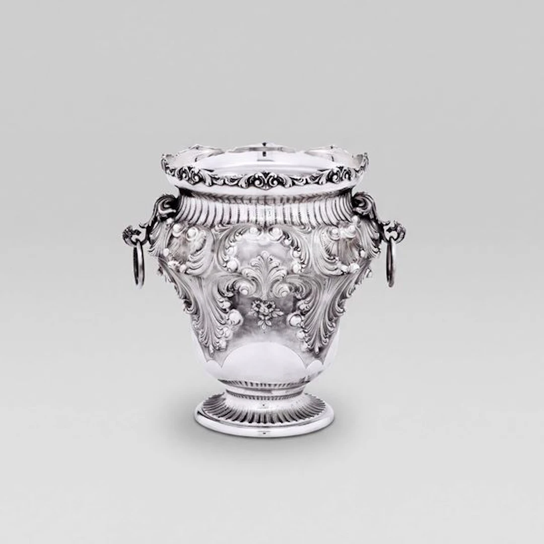 Grande porta champagne. Argenteria artistica italiana del XX secolo.