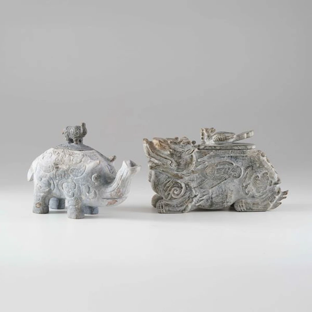Lotto composto da figura di elefante e figura di drago in pietra dura