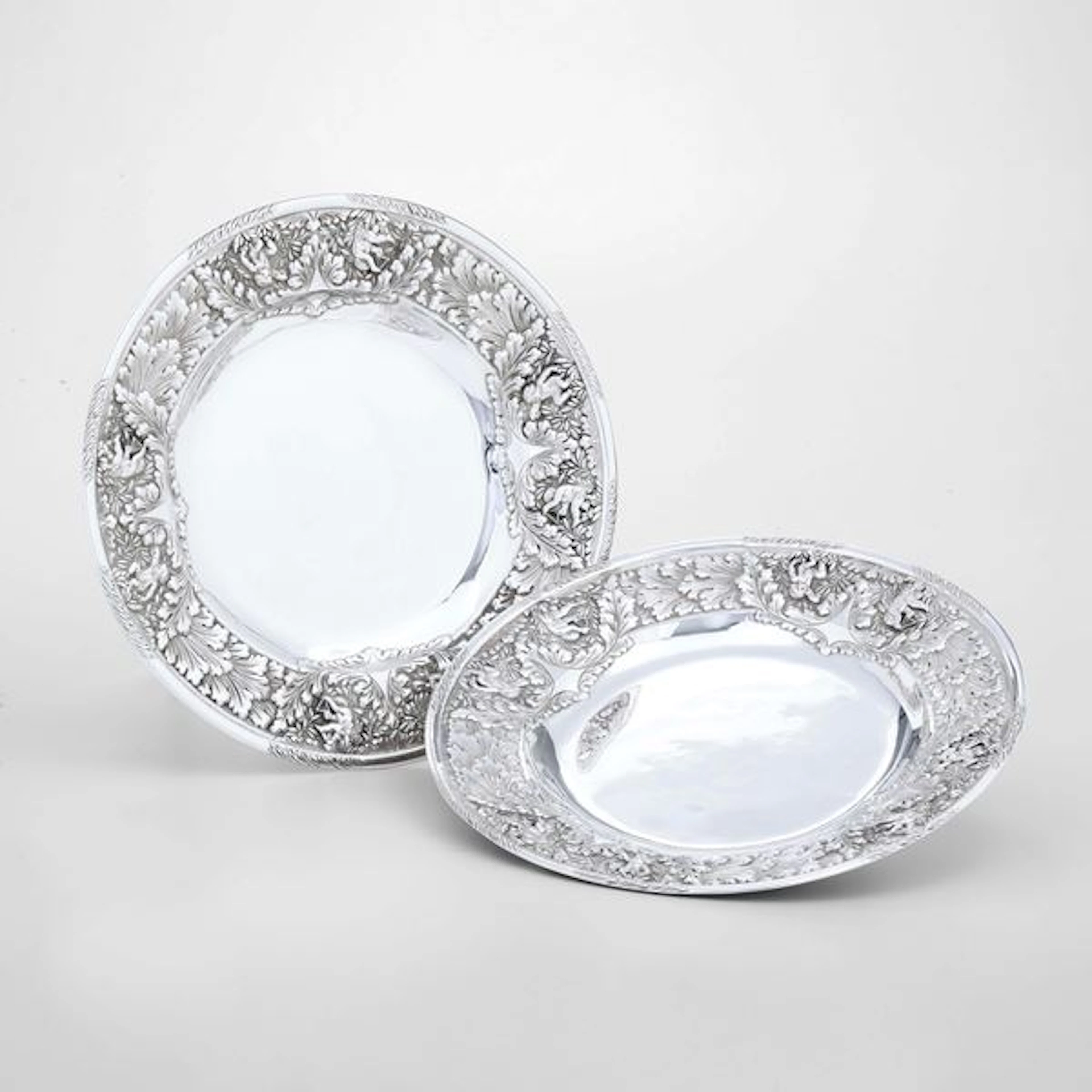 Coppia di piatti commemorativi. Inghilterra, argentiere Mappin & Webb