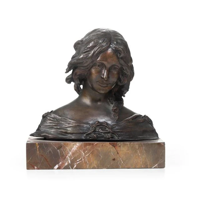 Andrea Valli (Carrara 1870-1948) Busto femminile