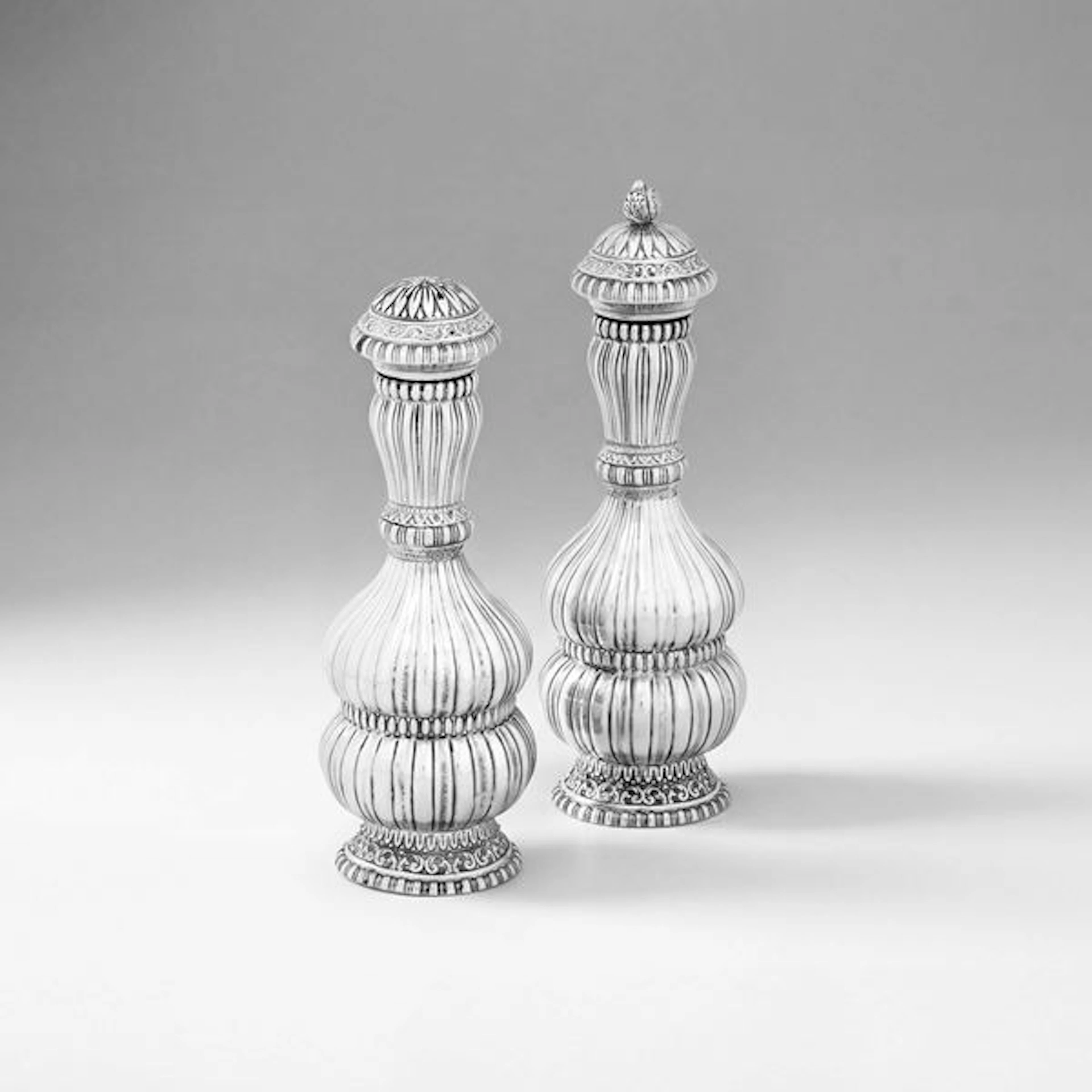 Saliera e macinapepe. Argenteria italiana del XX secolo. Argentiere