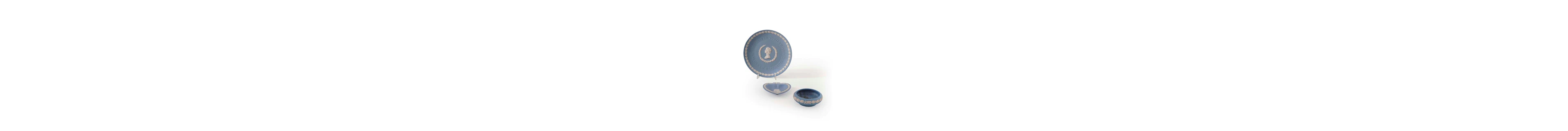 Un piatto (commemorazione Giubileo dâoro) e due posaceneri tipo Wedgwood