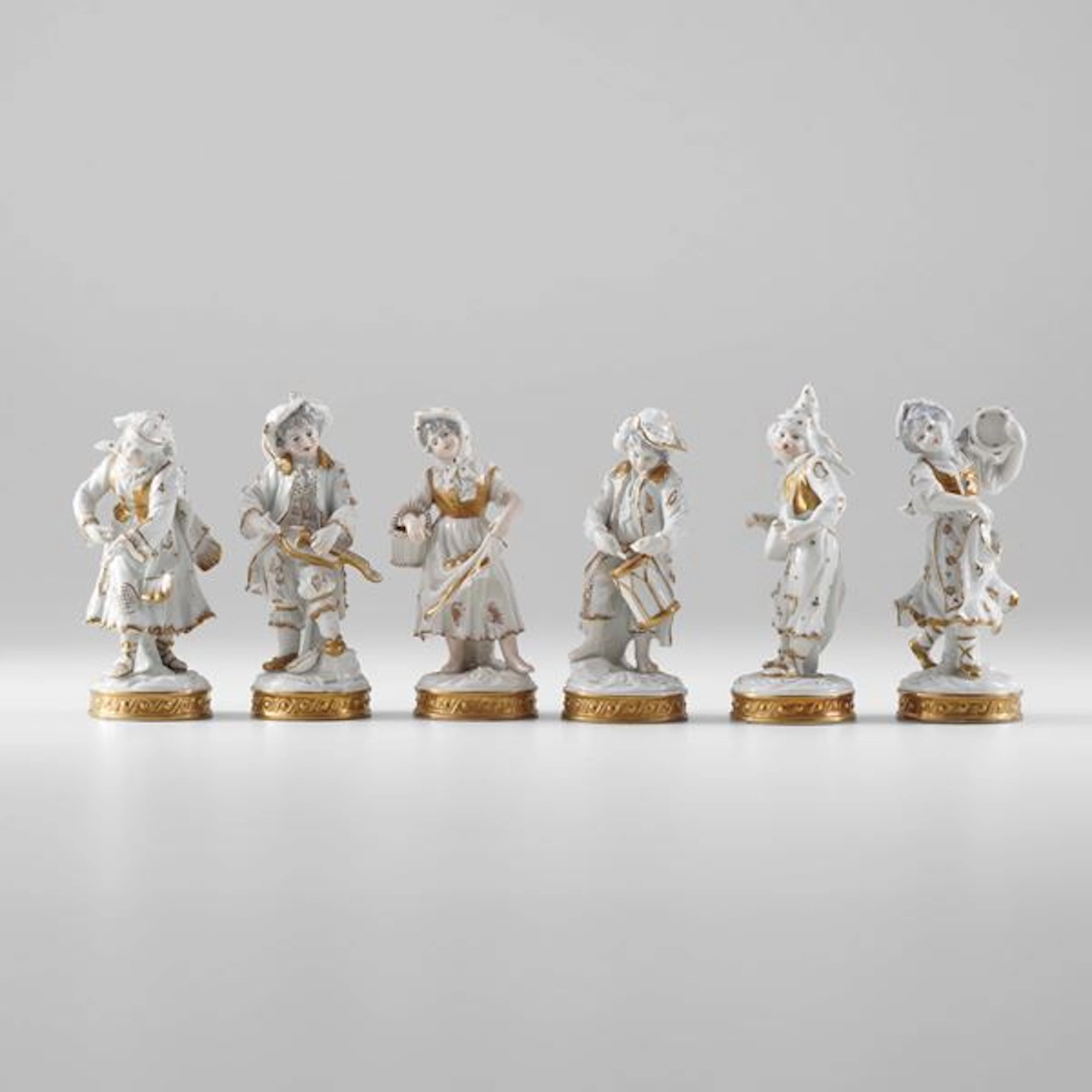 Sei statuine raffiguranti Suonatori e Danzatrici, Germania, XX secolo