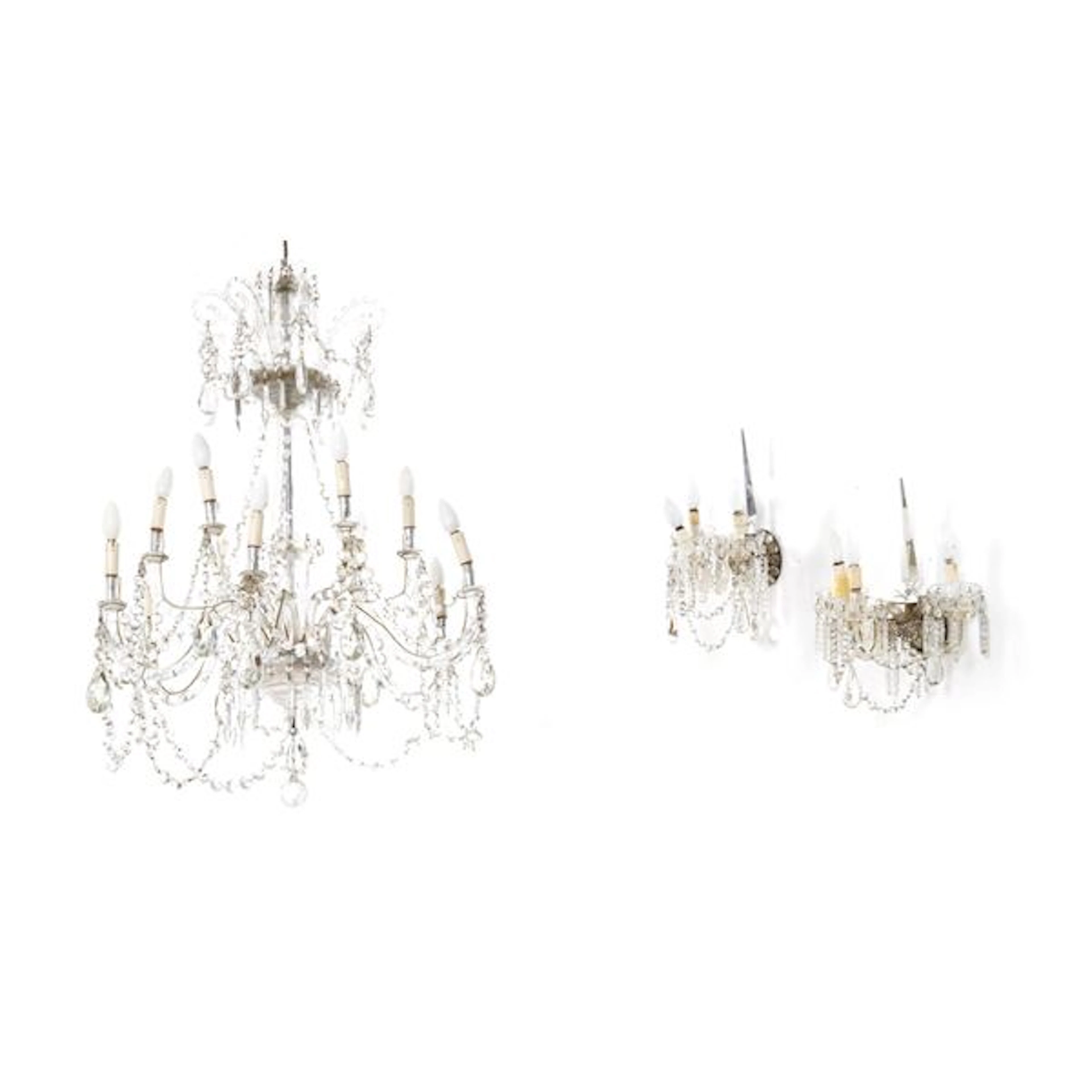 Lampadario e una coppia di appliques in cristallo