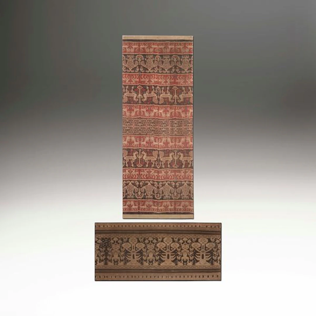 Lotto composto da due batik montati su telaio in legno, Indonesia, XX secolo