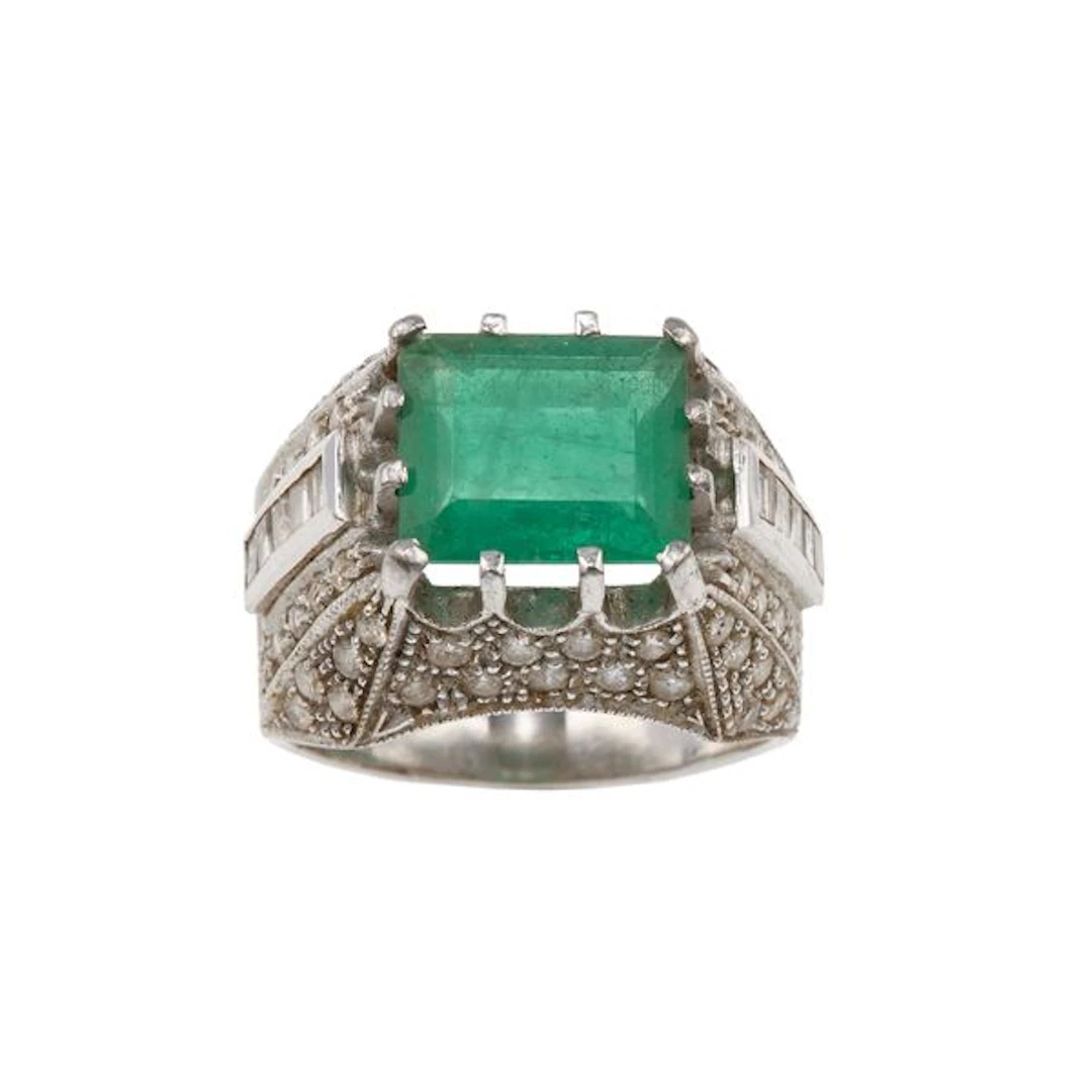 Emerald, diamond and gold ring