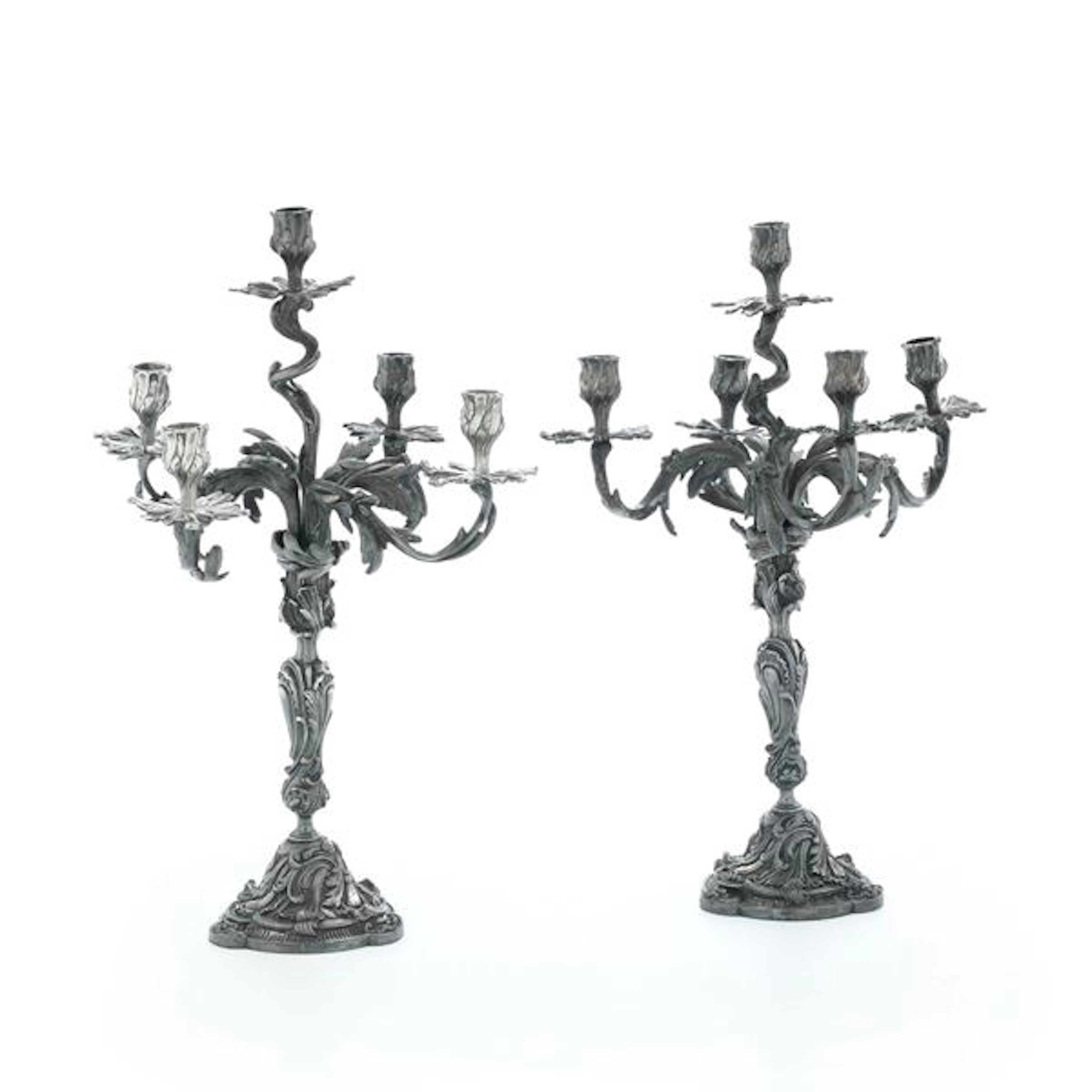 Coppia di candelabri in metallo argentato, Francia XIX-xX secolo