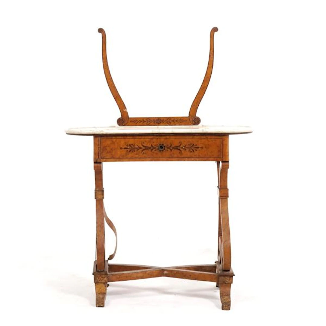 Toilette in legno lastronato e intarsiato