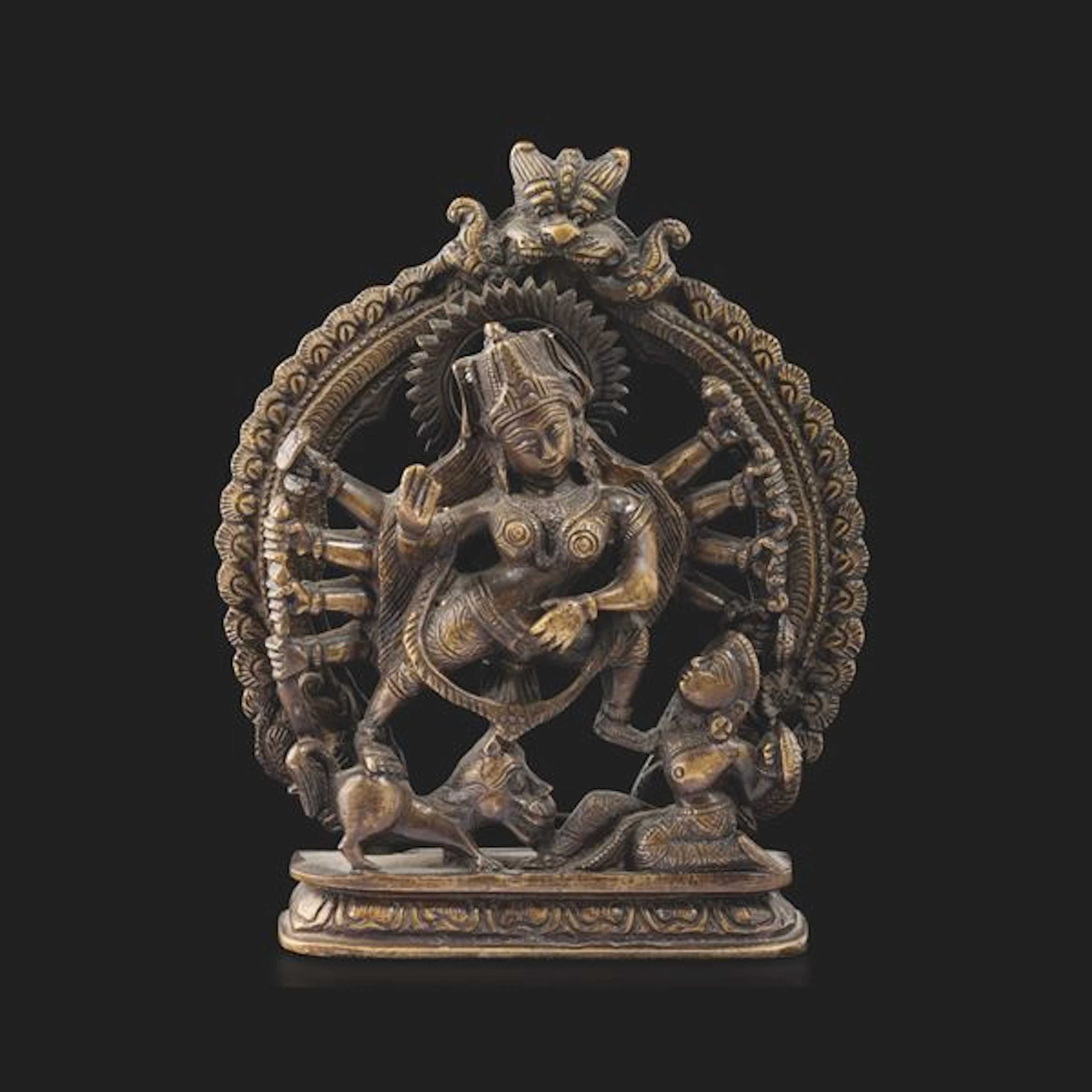 Figura di divinitÃ danzante in bronzo seduta su fiore di loto entro
