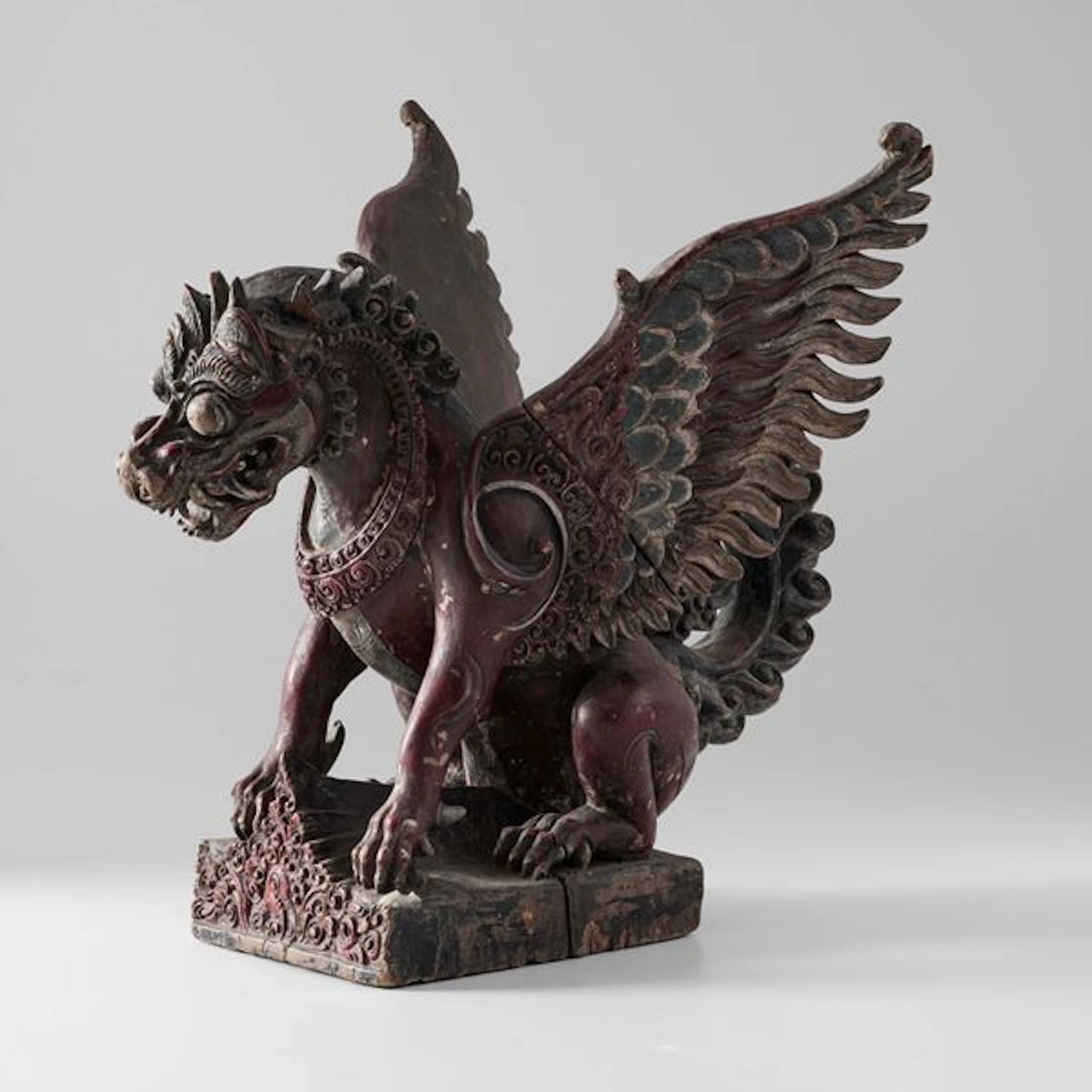 Figura di leone alato in legno, Indonesia, XIX secolo