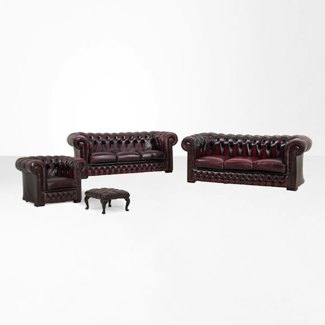 Salotto modello Chesterfield. Manifattura inglese