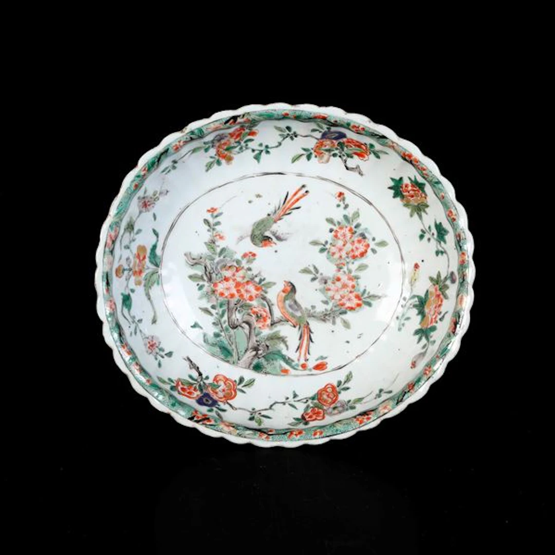 Famiglia Verde porcelain plate with naturalistic motif, China, Qing