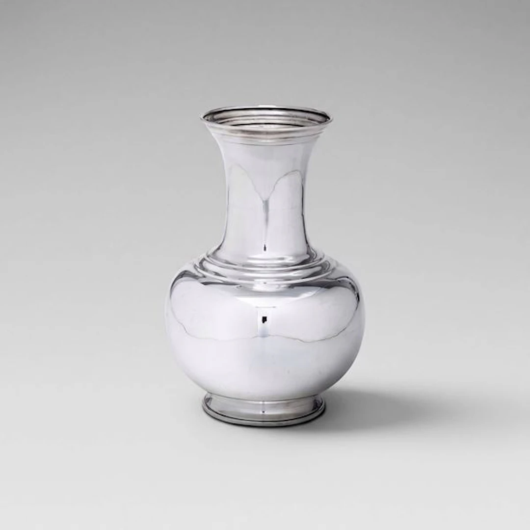 Vaso ad anfora. Argenteria artistica milanese del XX-XXI secolo. Argentiere
