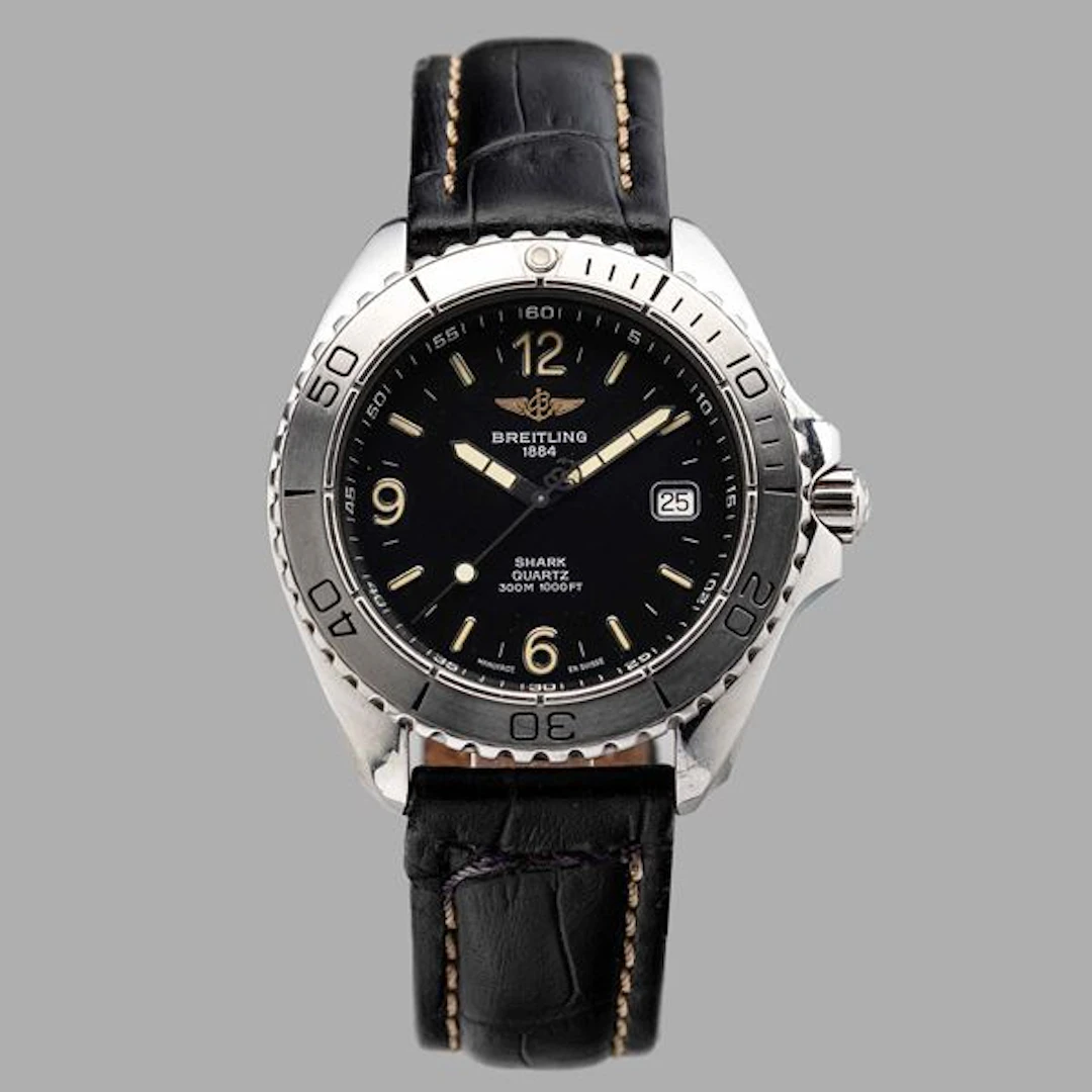 Shark ref. A58605 in acciaio, quadrante nero con indici a bastone