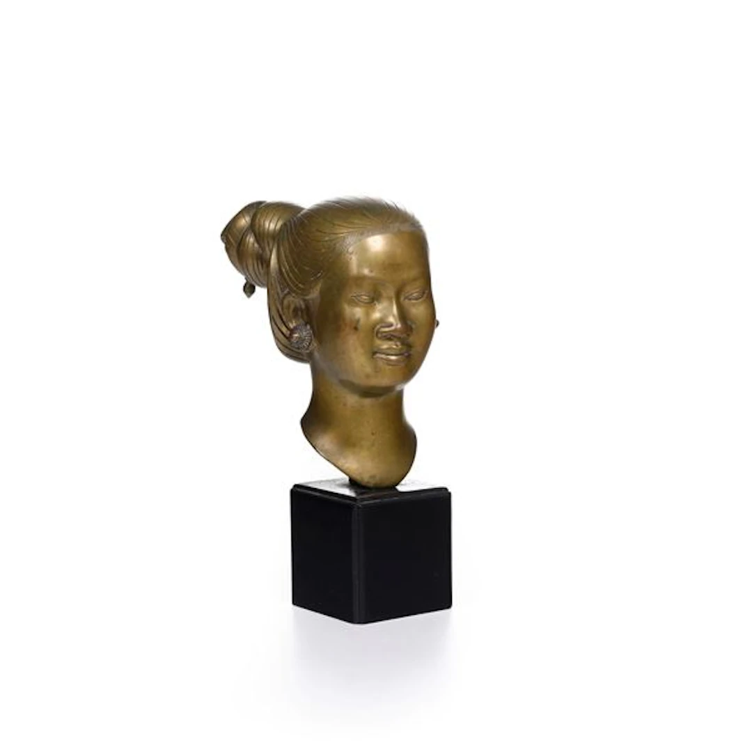 Testa di giovane donna Vietnamita in bronzo dorato, Nguyen Thanh