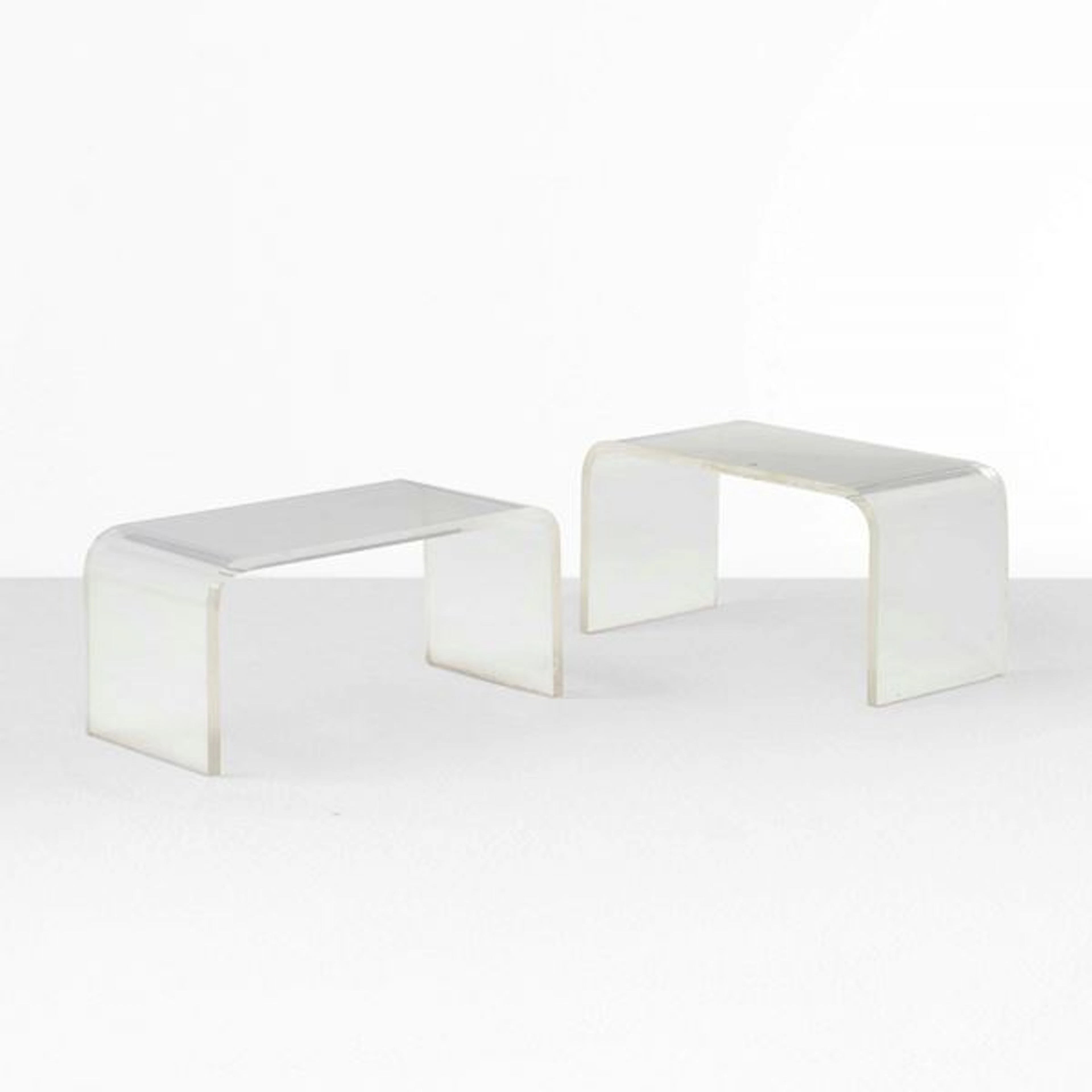Coppia di comodini in plexiglass. XX secolo
