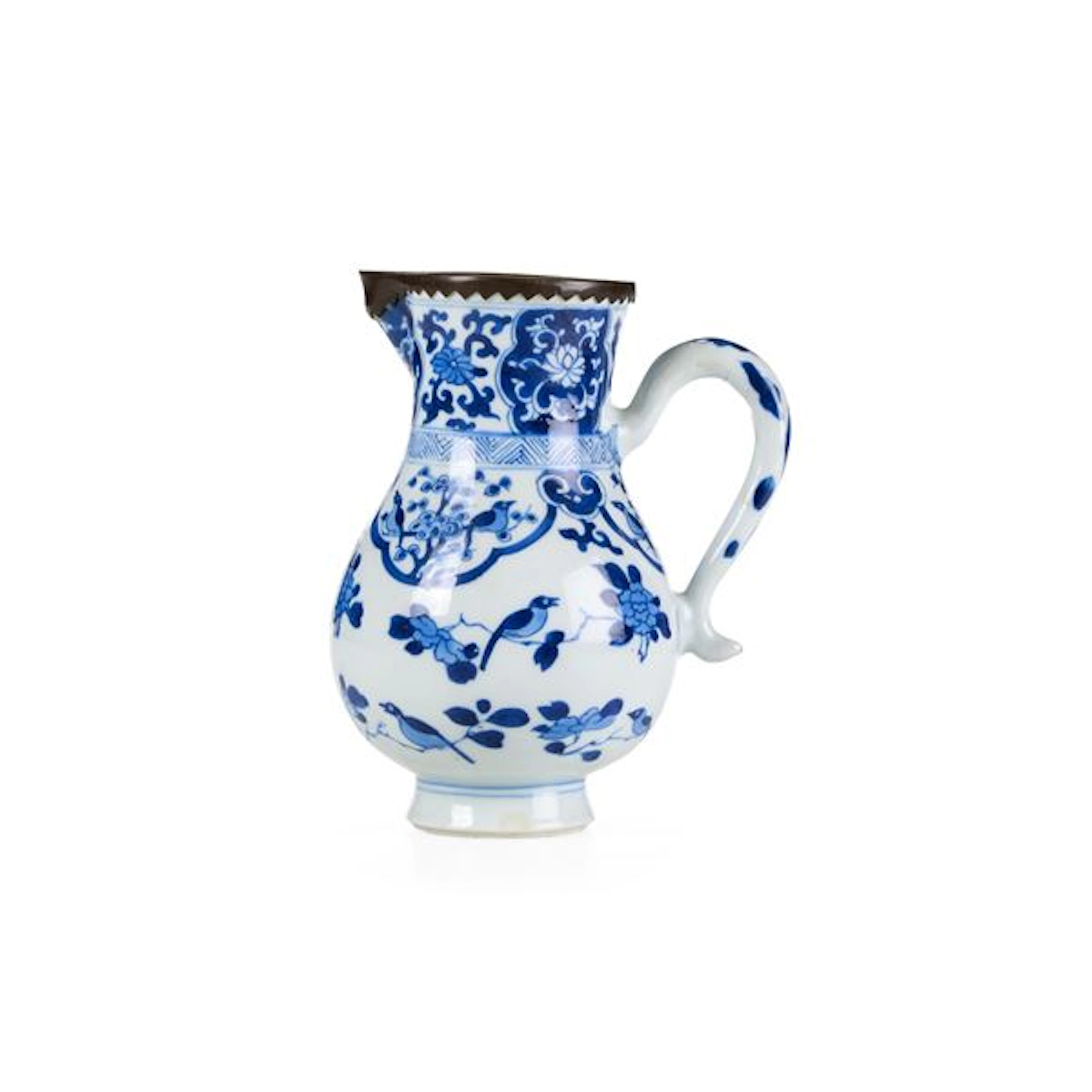 Caffettiera con decori floreali in porcellana bianca e blu, Cina