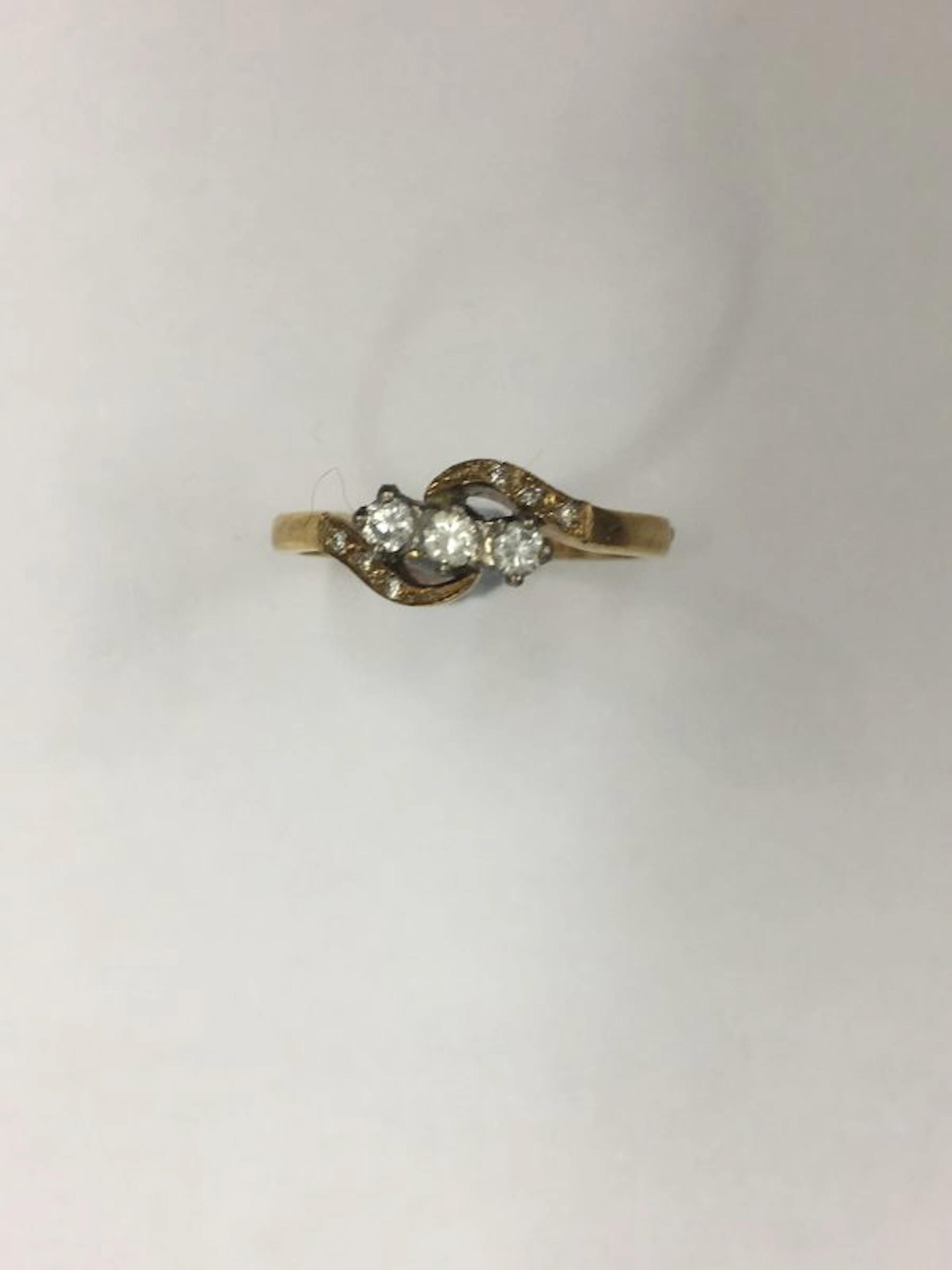 VINTAGE 3 STONE DIAMOND TWIST ENGAGEMENT RING 18CT