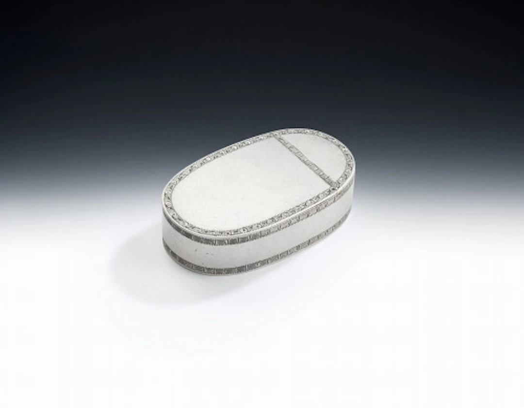 A fine George III hinged Lady's Snuff Box made in London in 1799 by