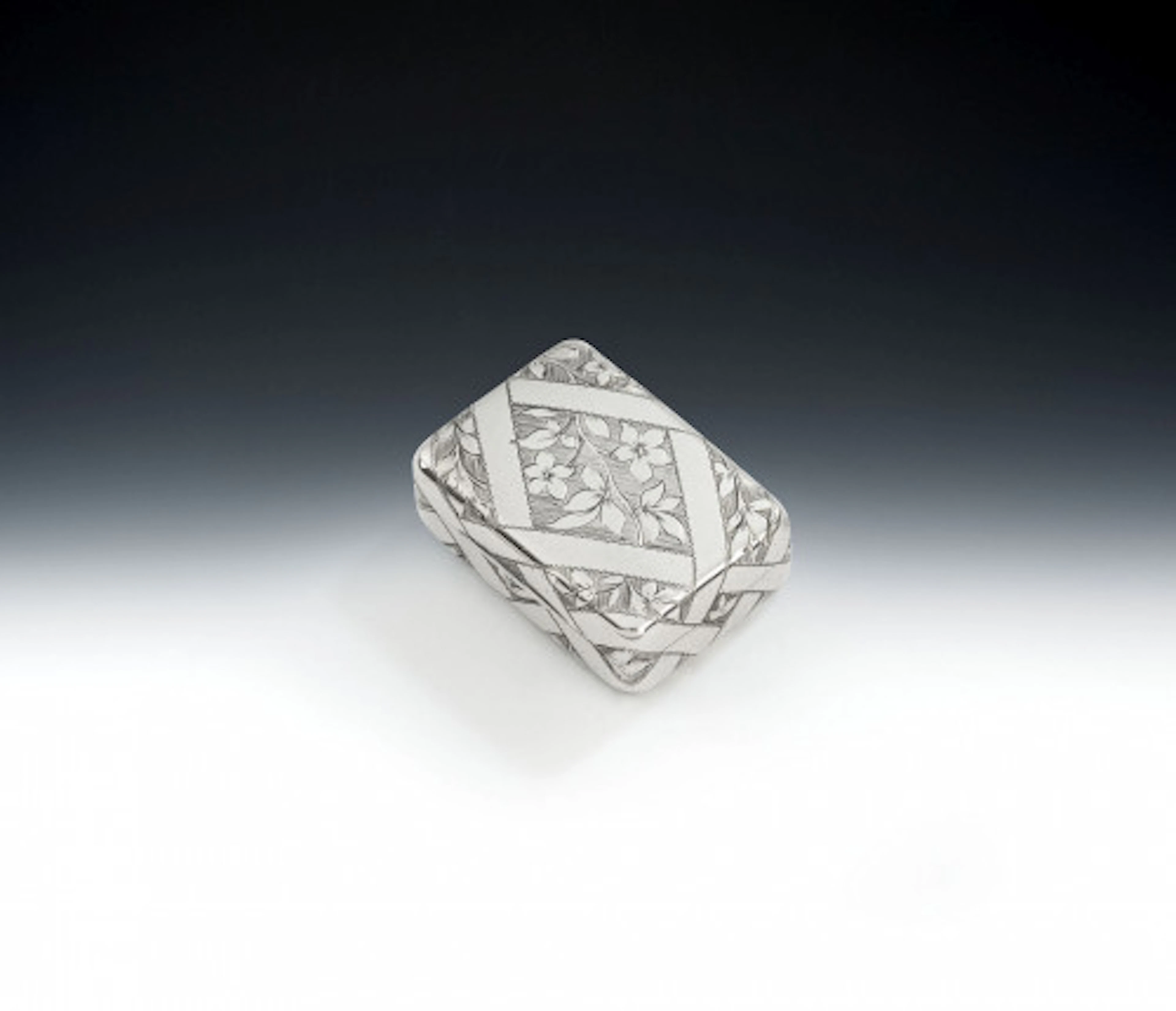 A very unusual & beautiful George III Vinaigrette made in London in