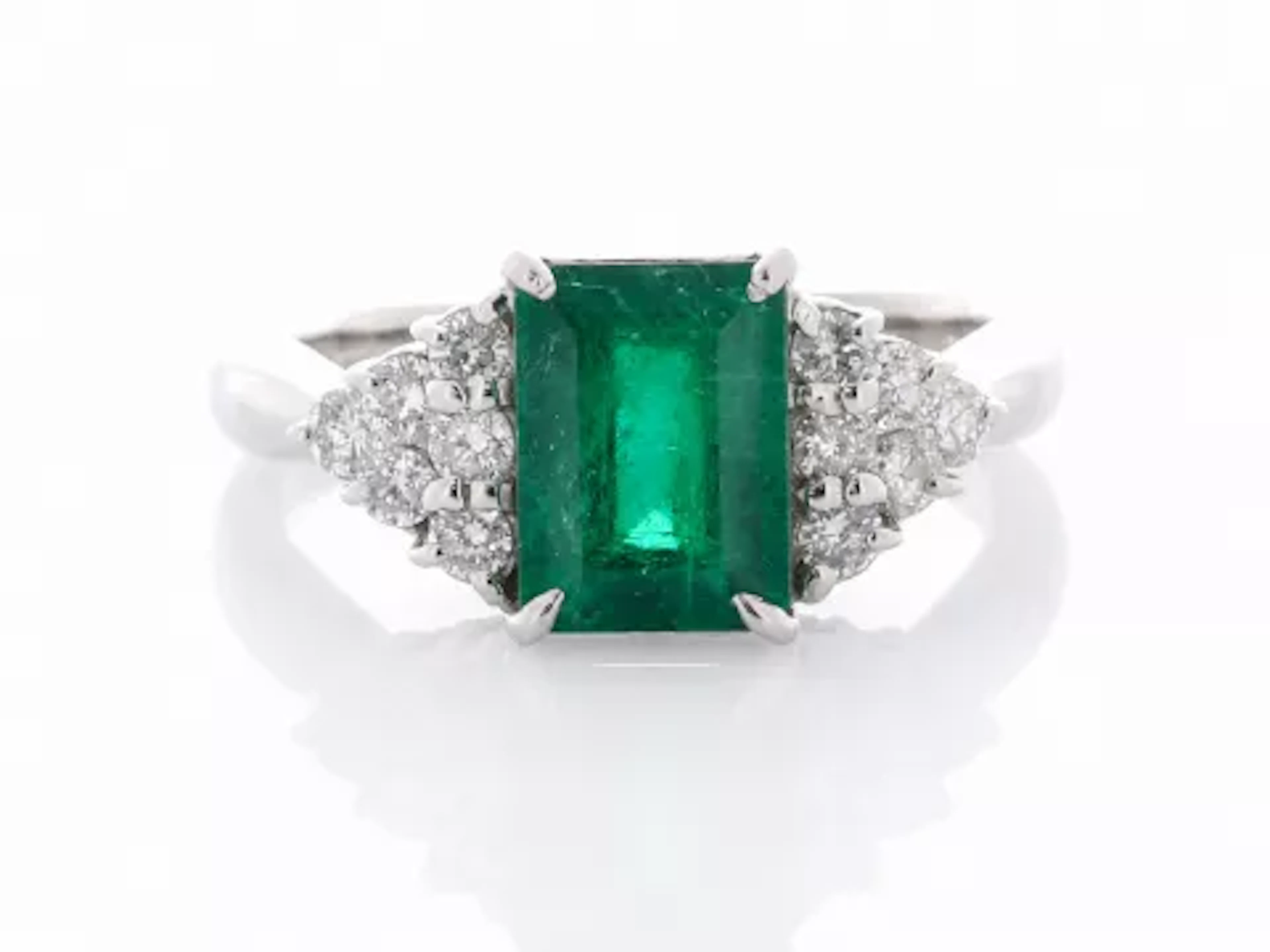Platinum Ladies Dress Diamond And Emerald Ring (E1.67) 0.37 Carats