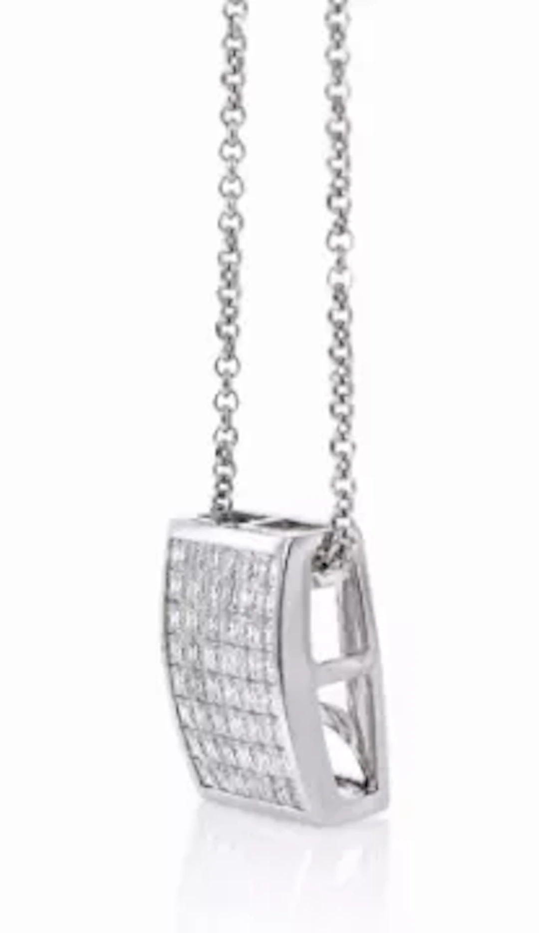 18ct White Gold Cluster Diamond Pendant And Chain 2.00 Carats