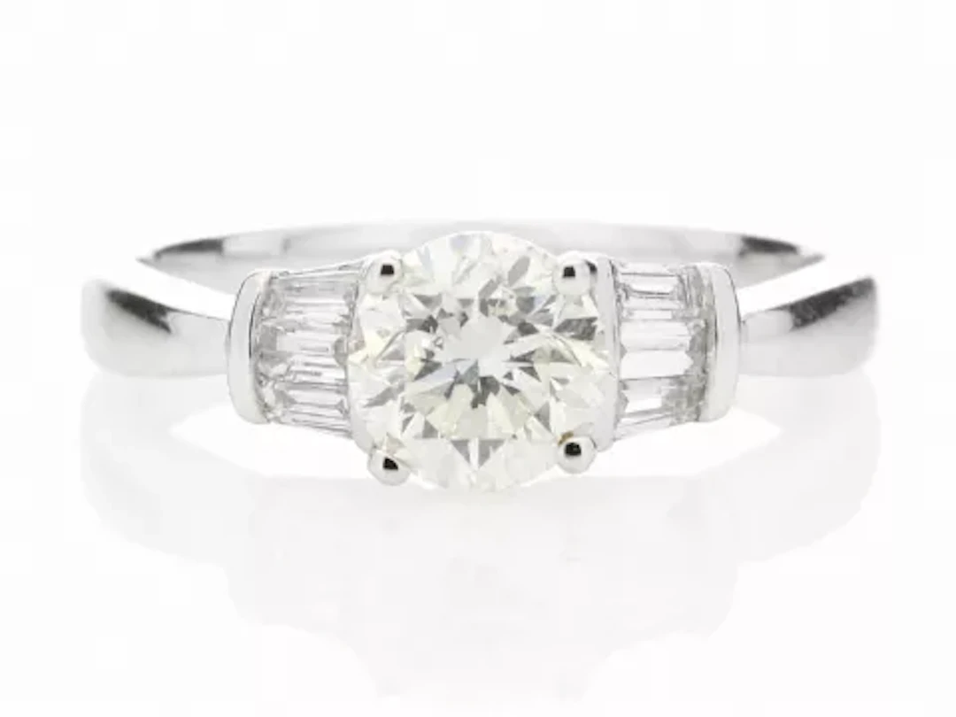 18ctWhite Gold Single Stone With Baguette Set Shoulders Diamond Ring