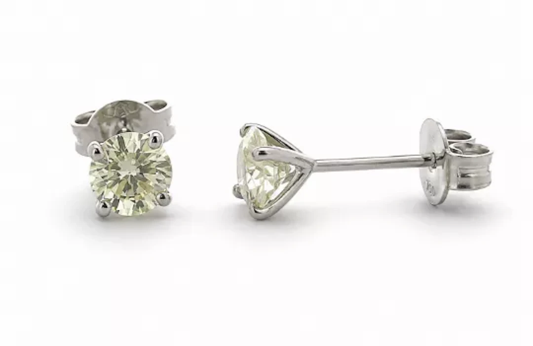 18ct White Gold Single Stone Diamond Earring 1.06 Carats
