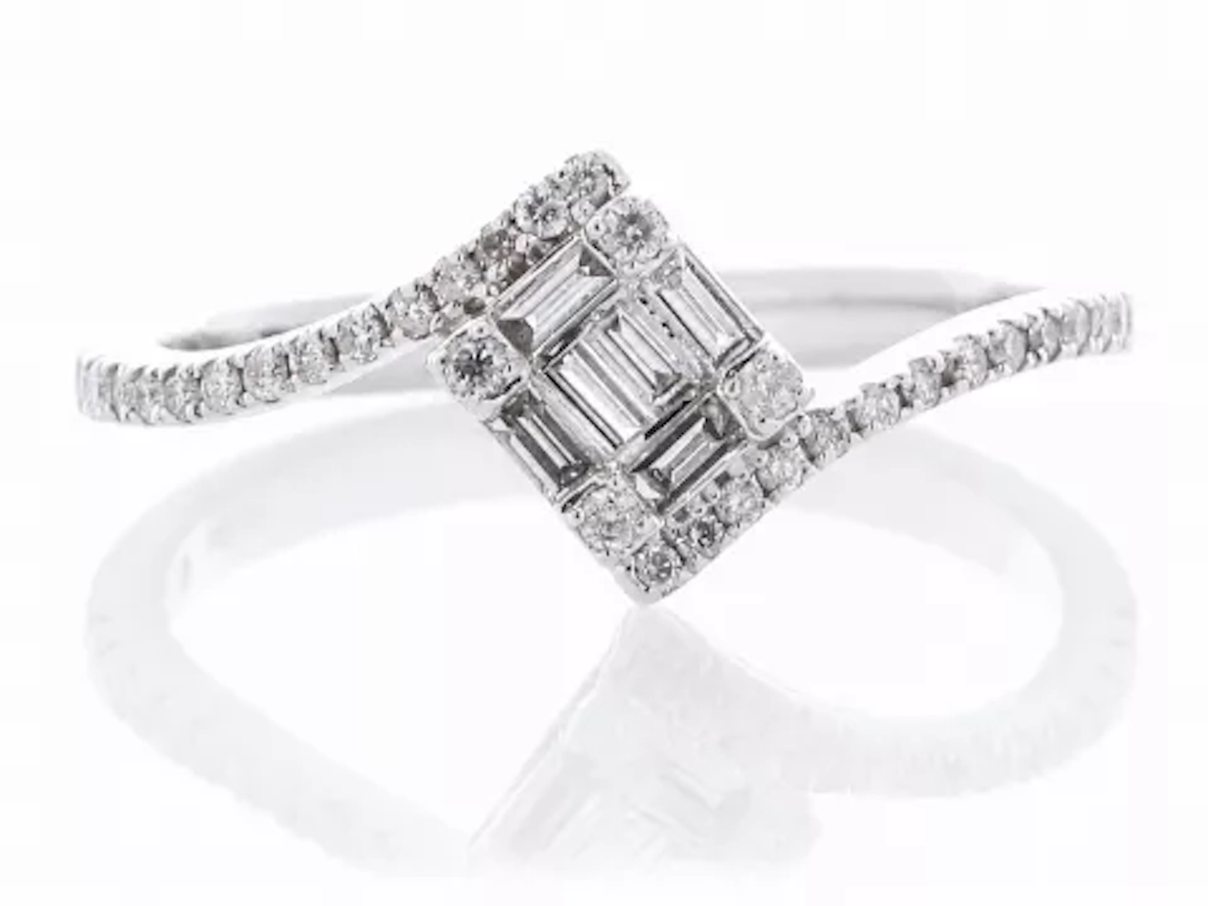 14ct White Gold Twist Top Cluster Diamond Ring 0.30 Carats