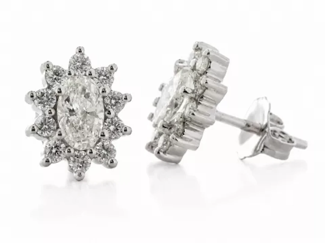 18ct White Gold Oval Cluster Claw Set Diamond Earring (0.63) 1.03 Carats