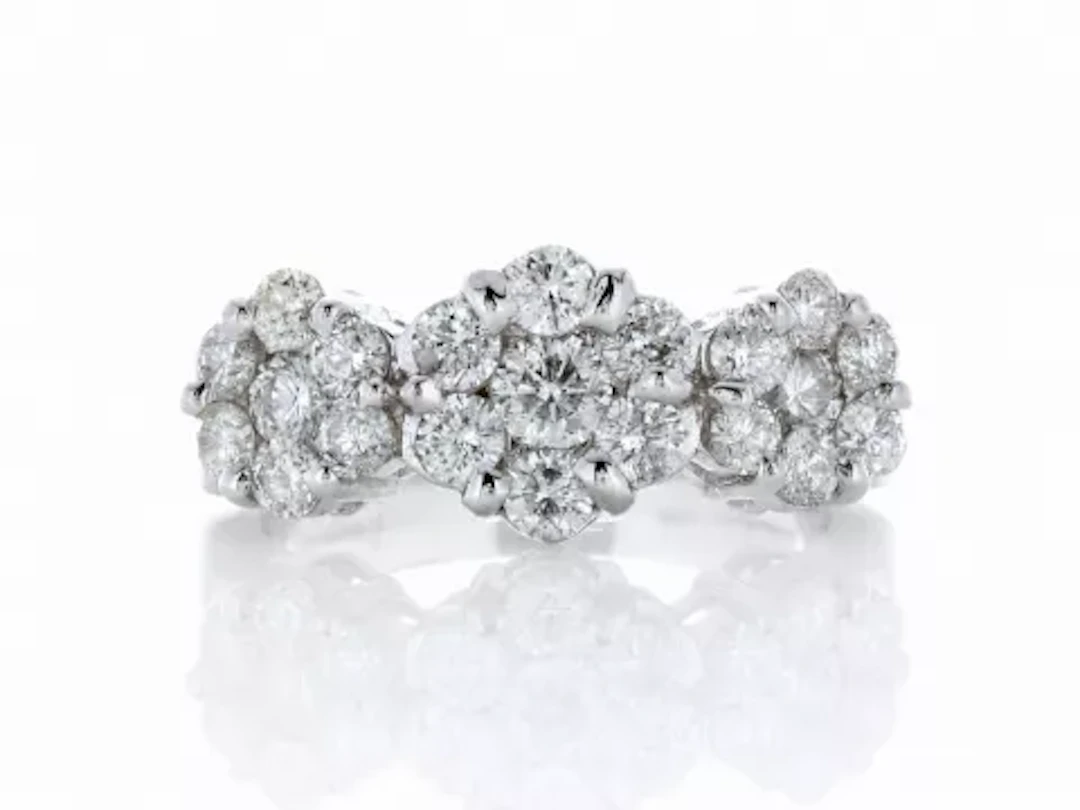18ct White Gold Flower Cluster Diamond Ring 1.50 Carats