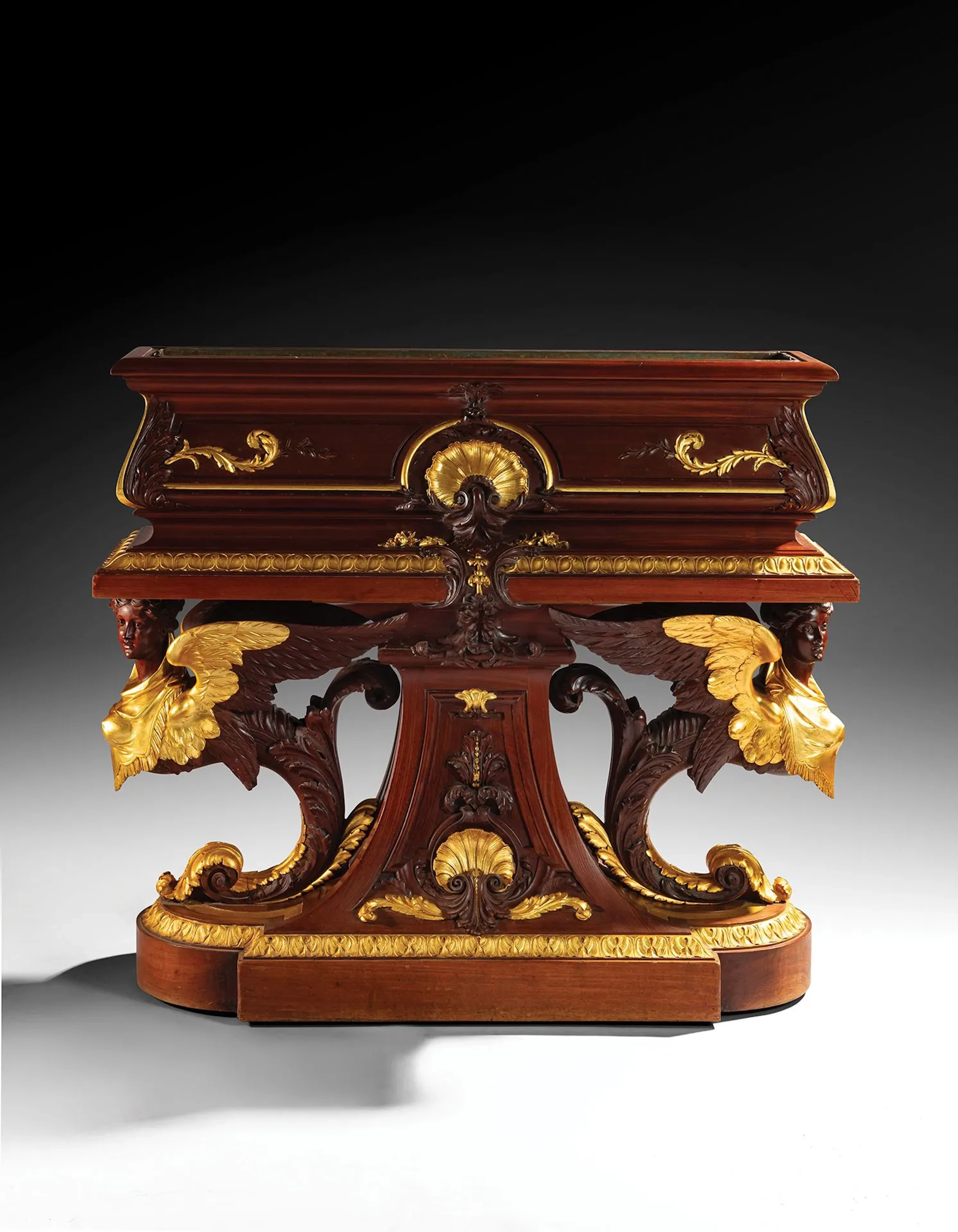 Large wooden planter, richly carved and gilded. - Lot 38