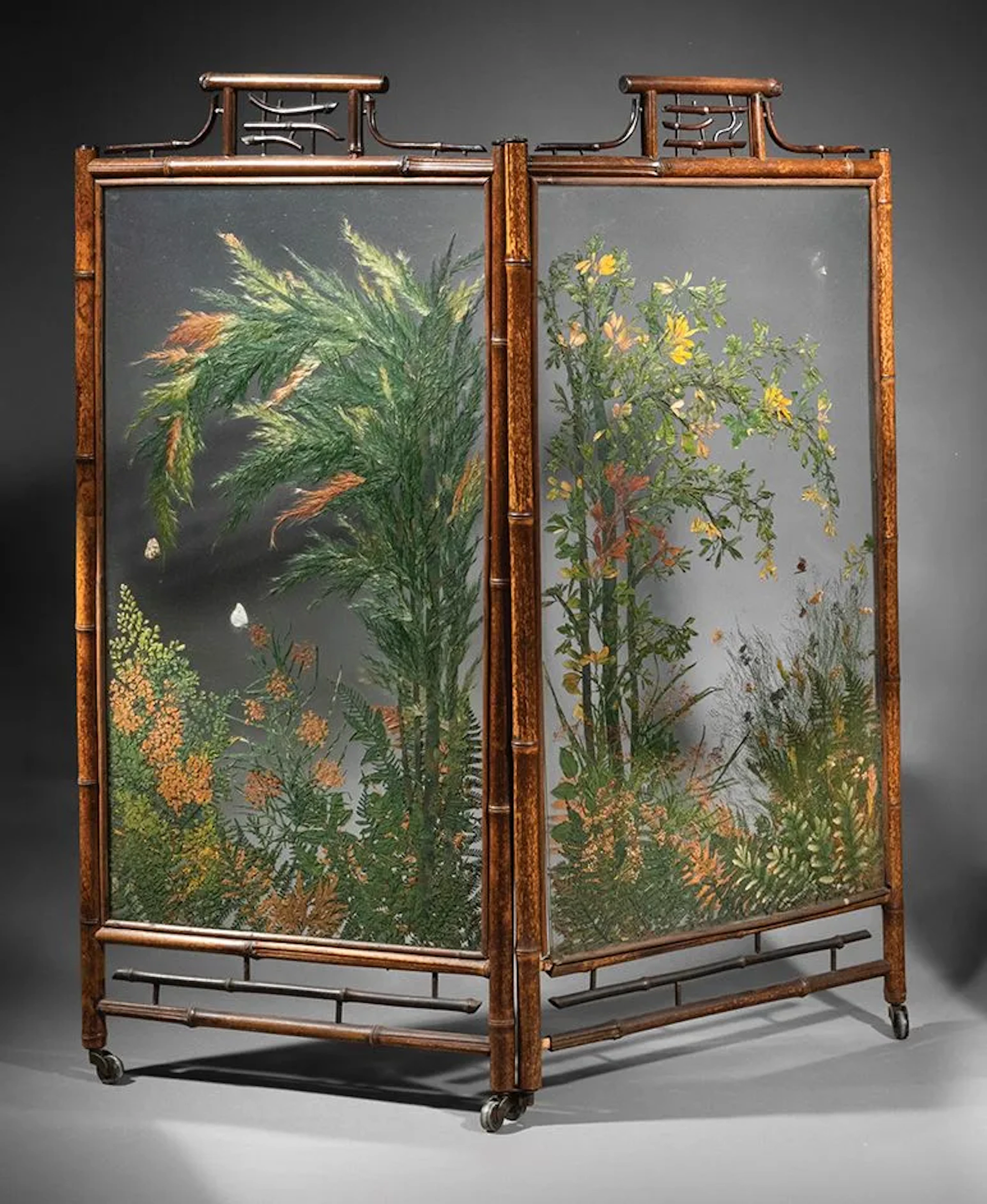 Two-panel wooden screen with a bamboo-like finish, featuring - Lot 55