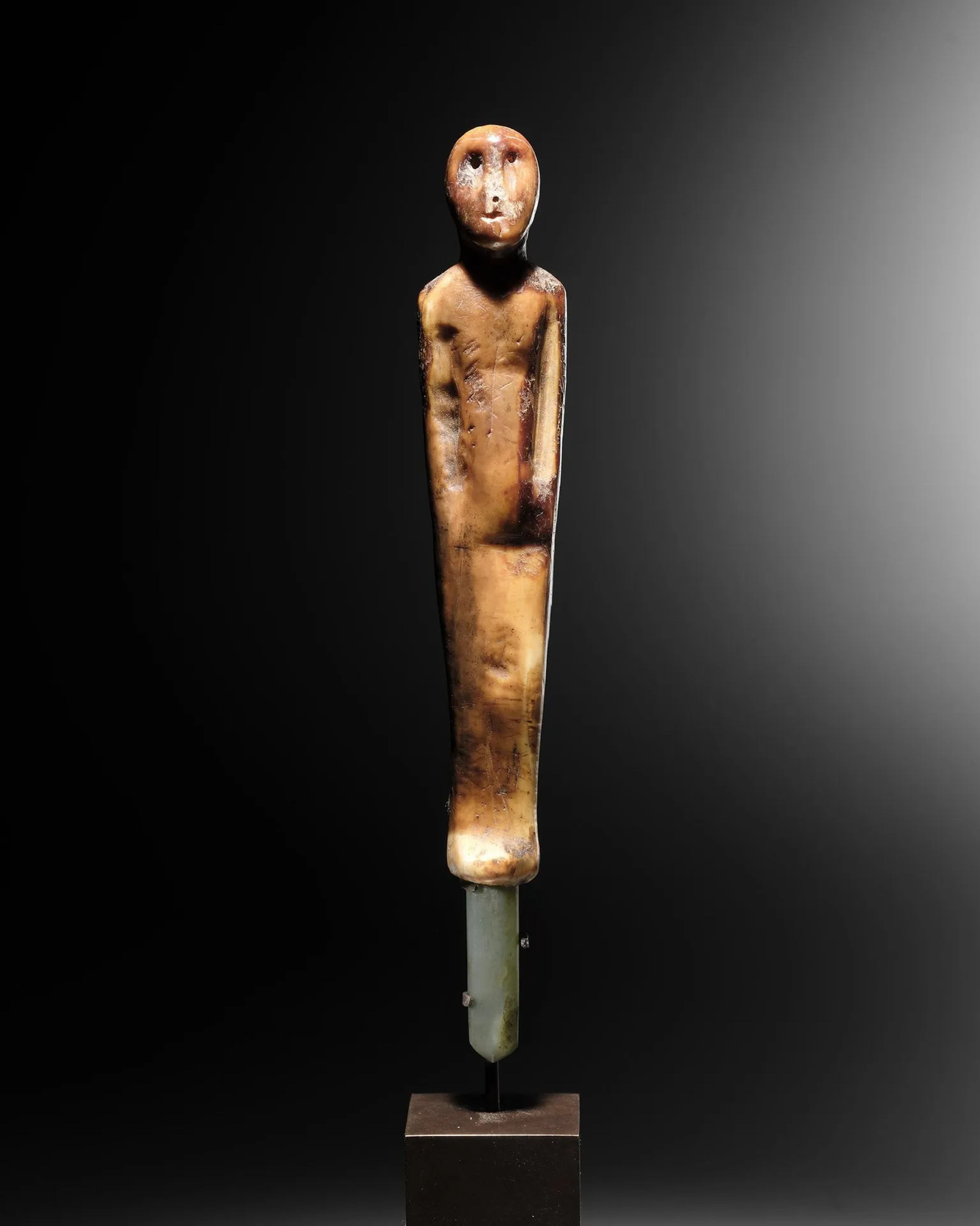 ANTHROPOMORPHIC FIGURE - Lot 112
