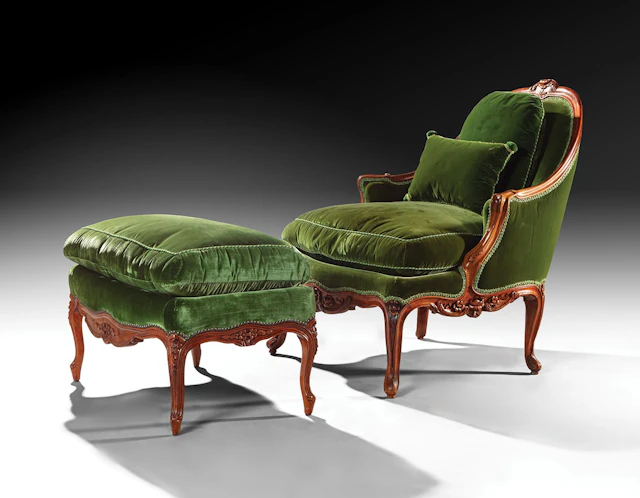 A two-piece broken duchesse chair made of natural wood, comp - Lot 40