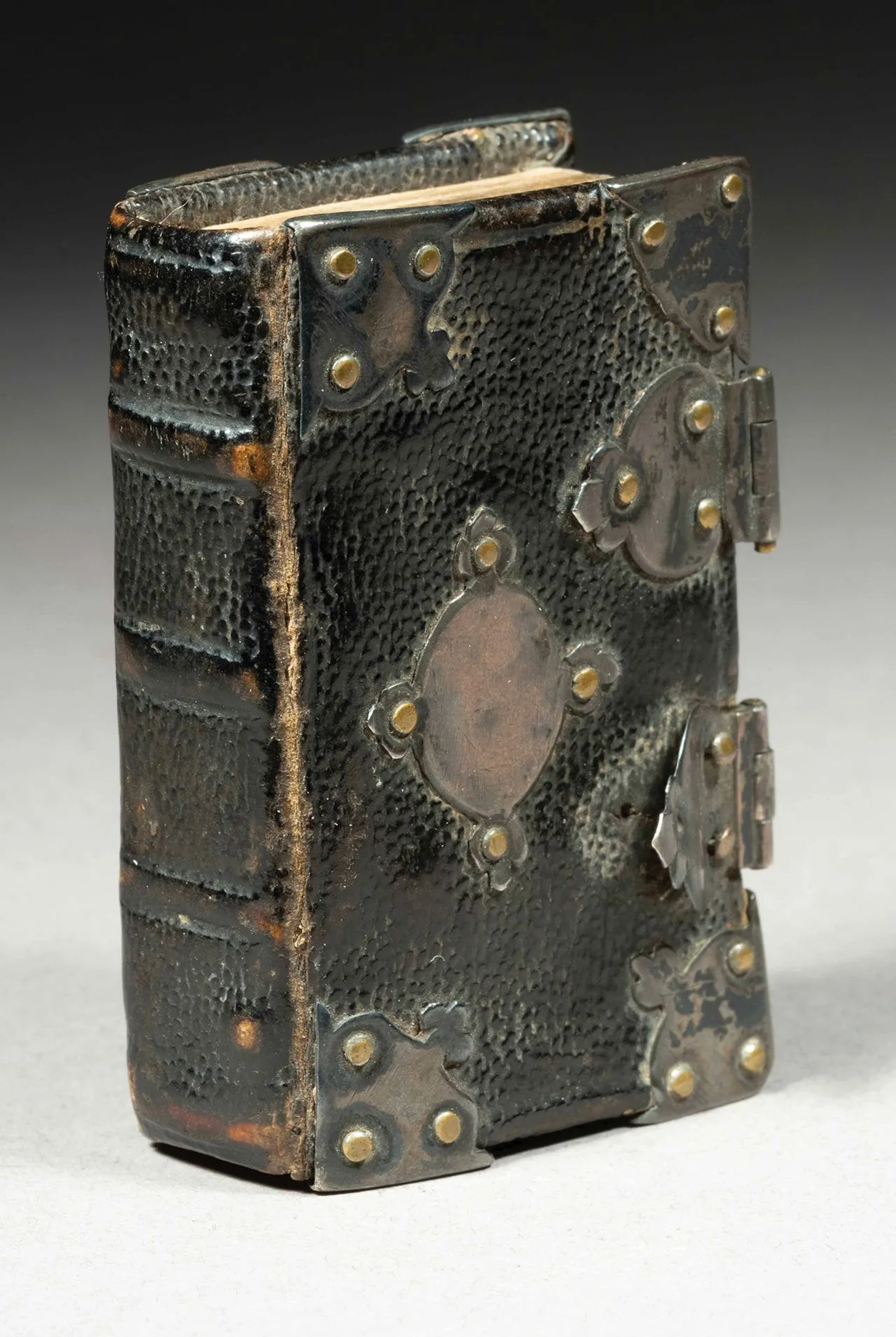 MINUSCULE. — Book of Hours containing the seven services of - Lot 119