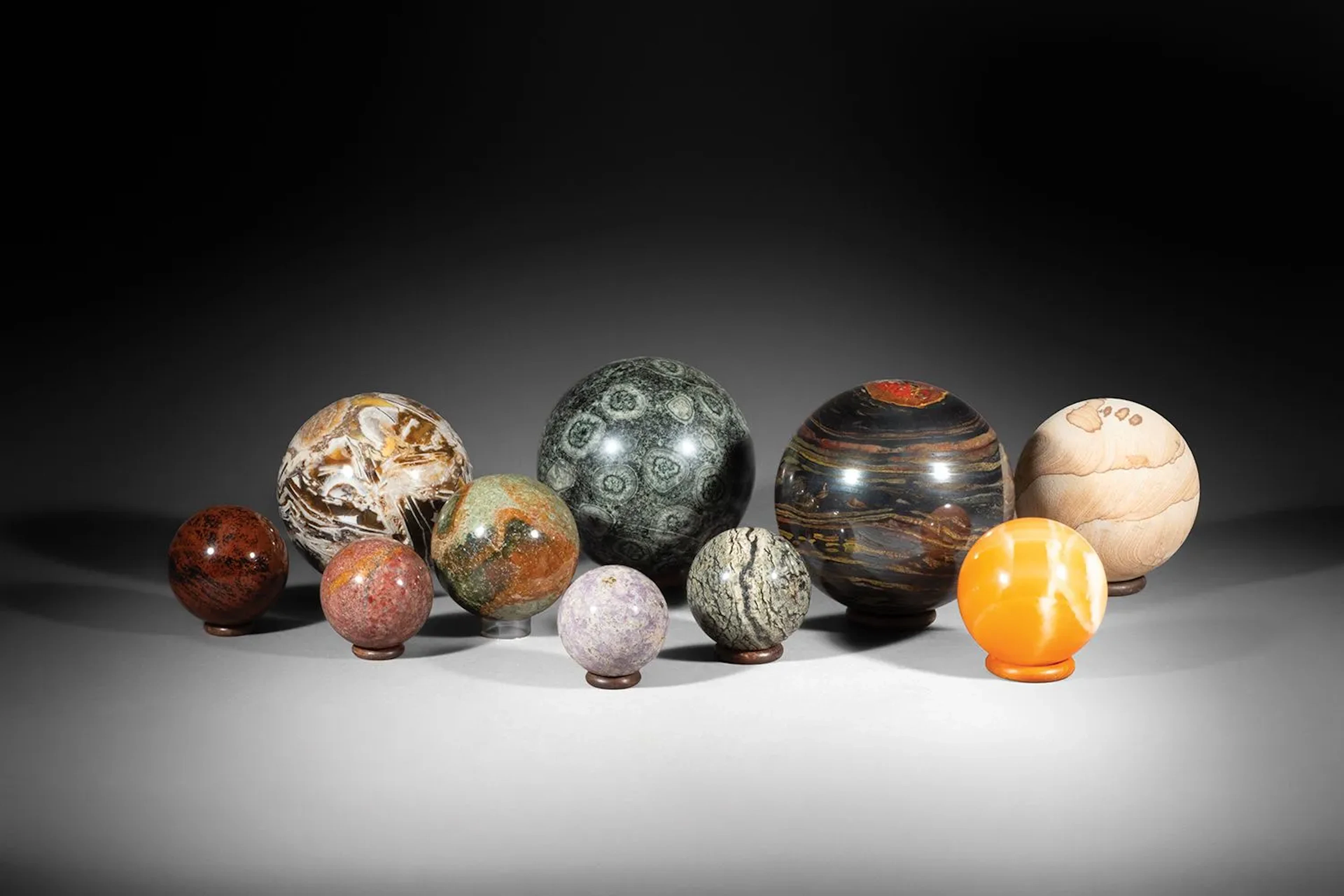 Set of 10 hardstone spheres, including: - Lot 14