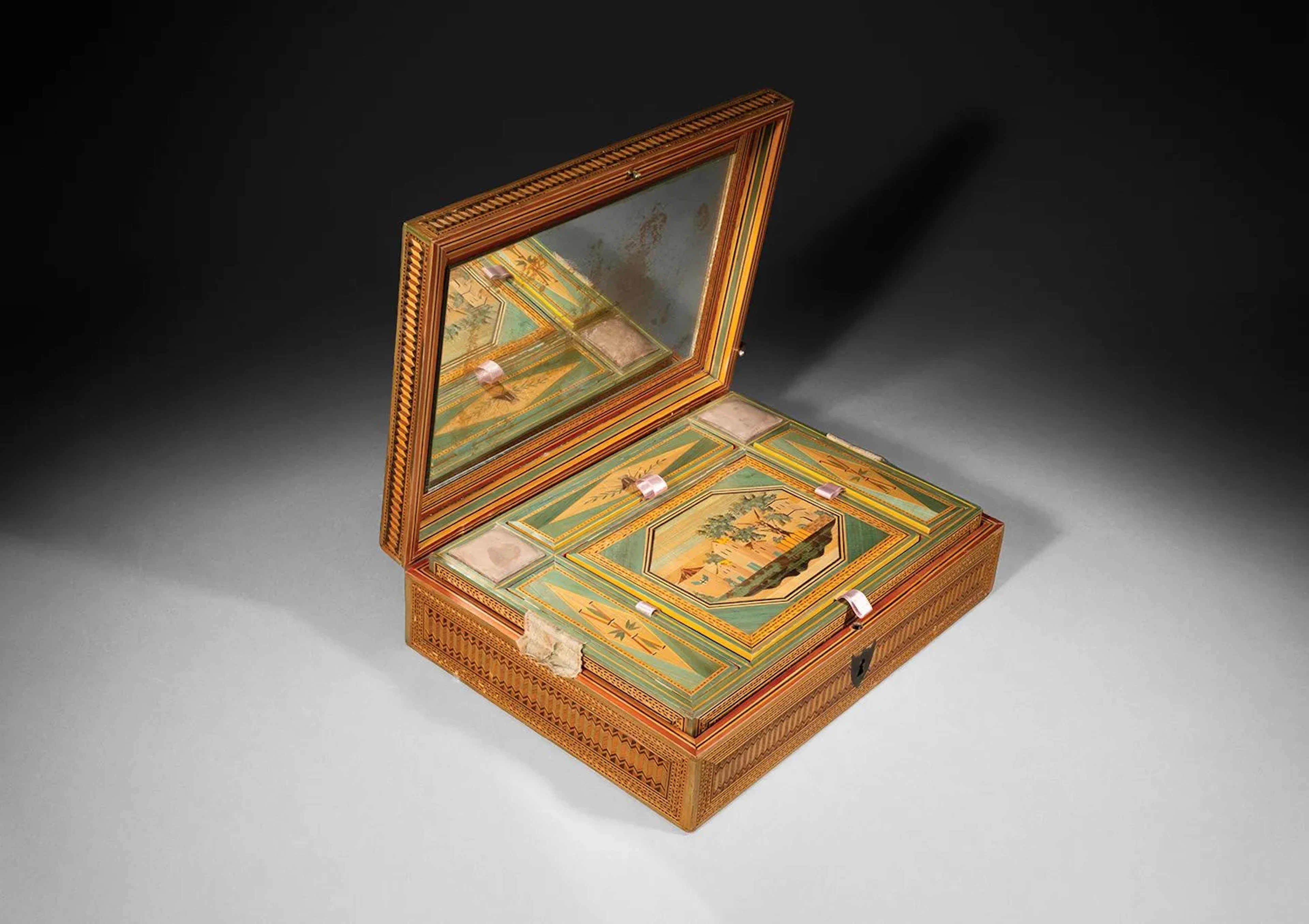 Rectangular sewing box made of straw marquetry. The lid is d - Lot 120
