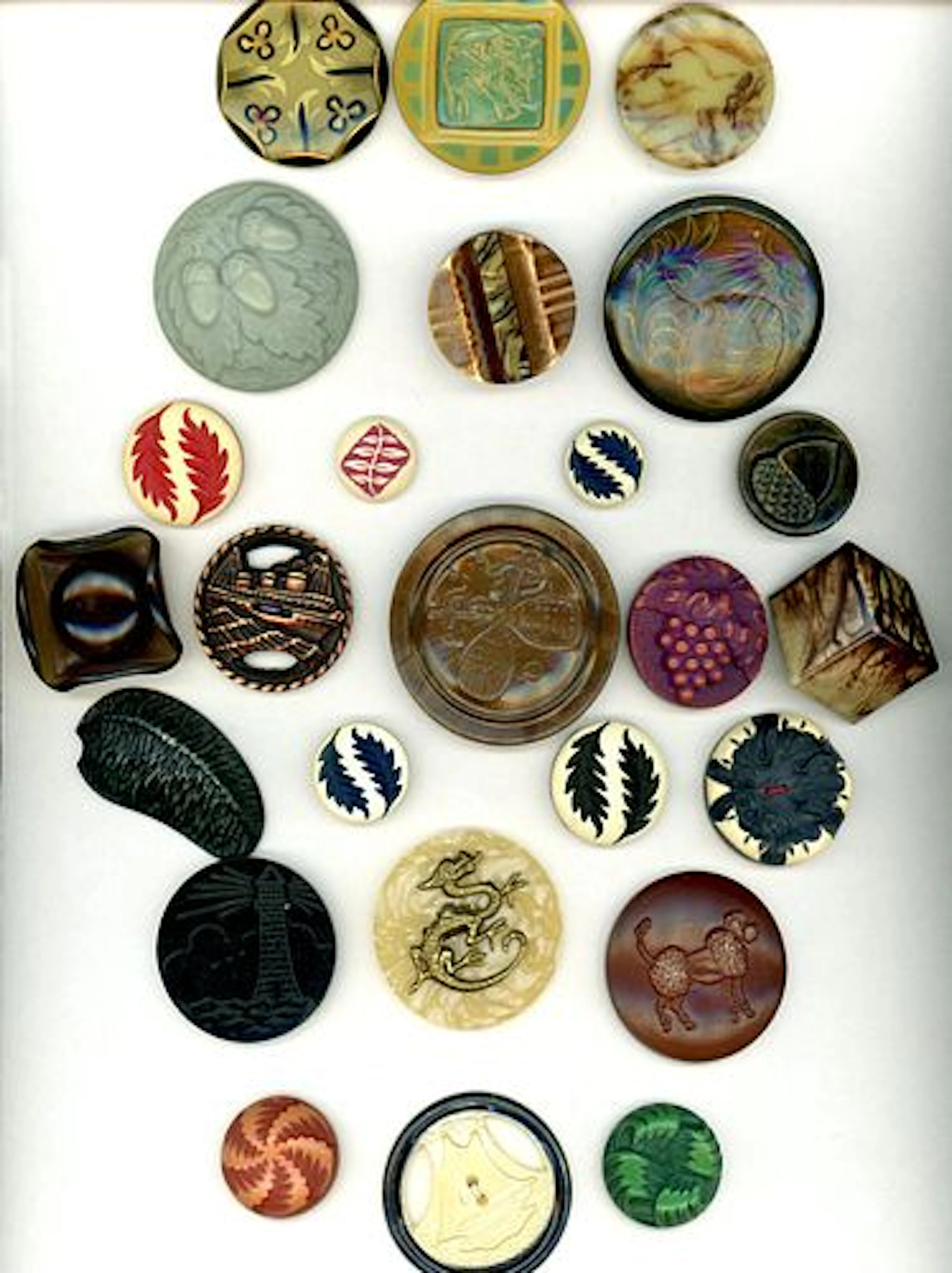A CARD OF DIVISION 1 & 3 ASSORTED CELLULOID BUTTONS
