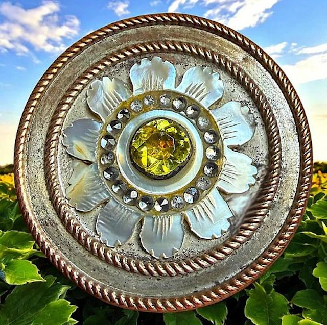 A DIVISON ONE PEARL-COPPER AND PASTE BUTTON