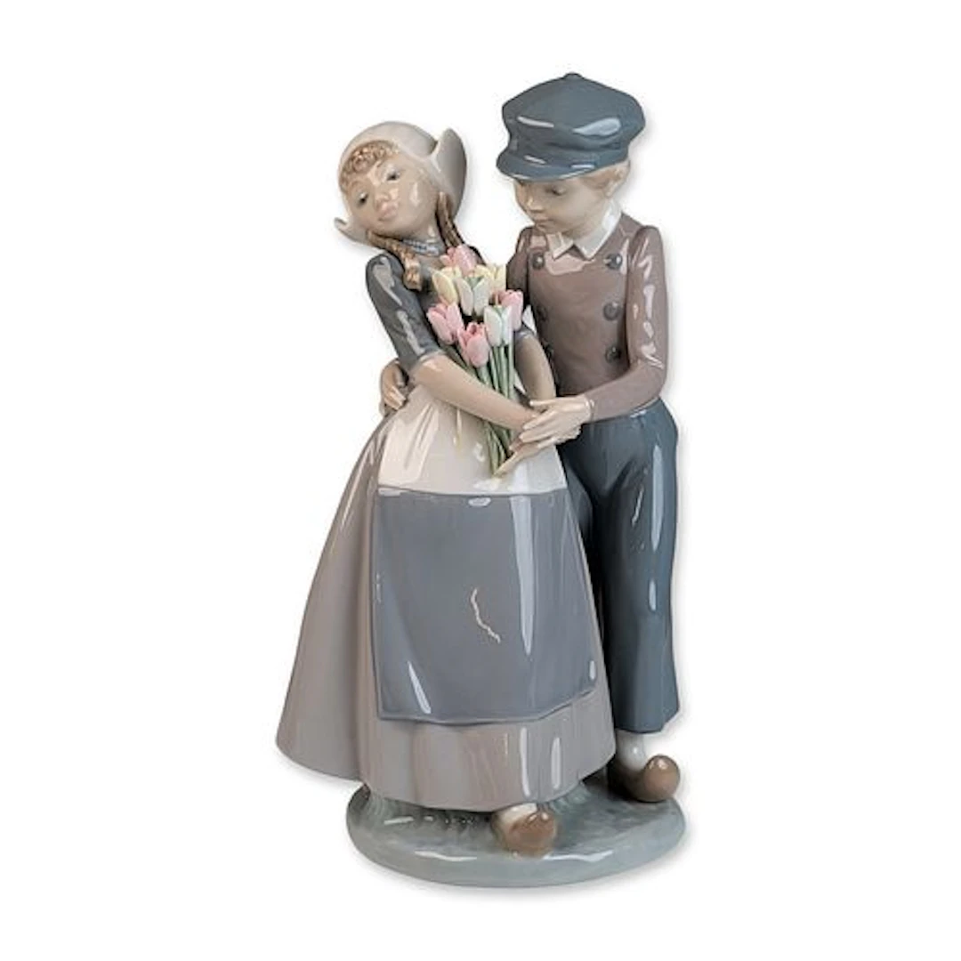 Lladro Glazed Porcelain Figurine, Dutch Couple with Tulips 01005124