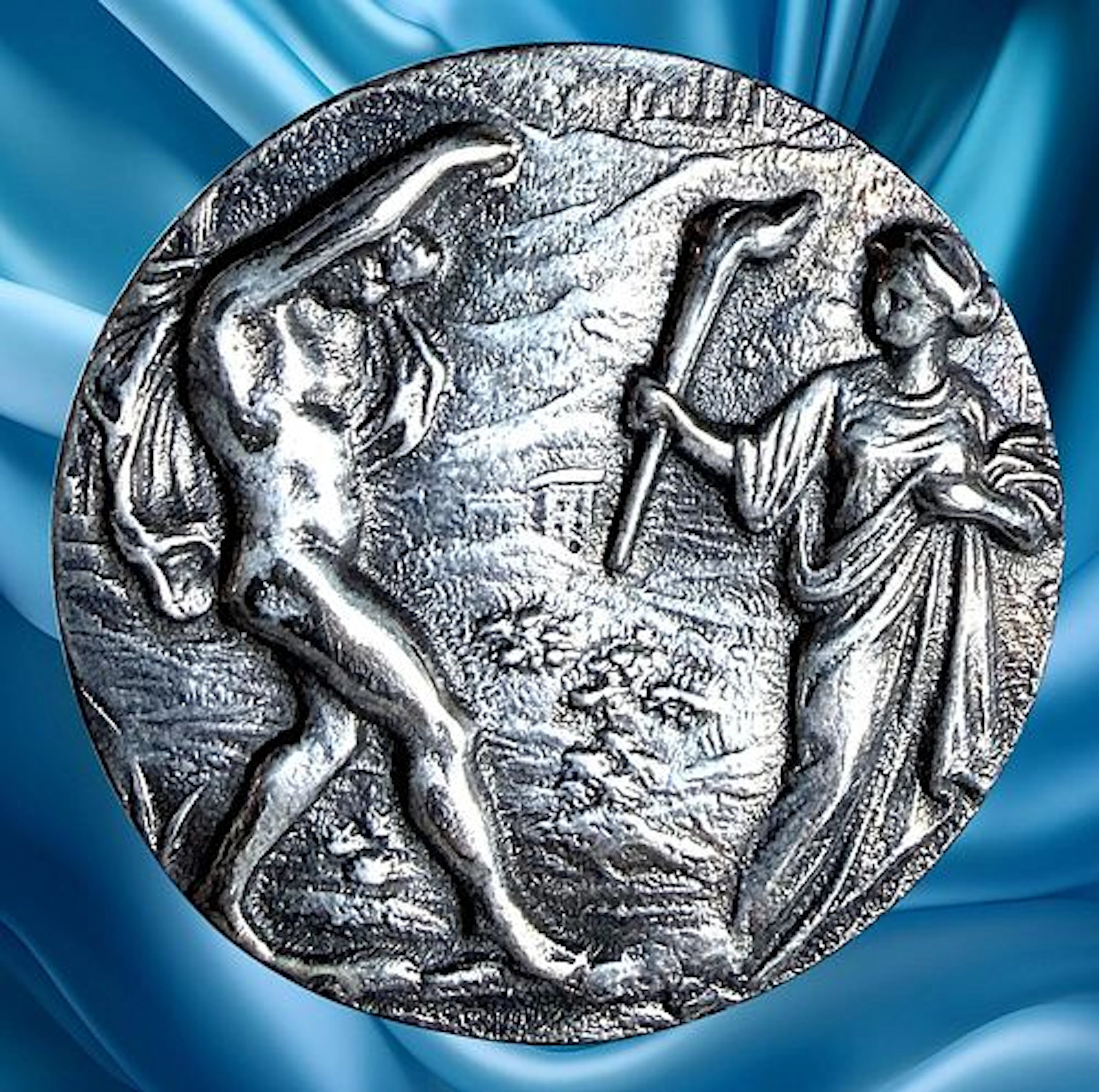 A DIVISION ONE SILVERED ART NOUVEAU DESIGN BUTTON