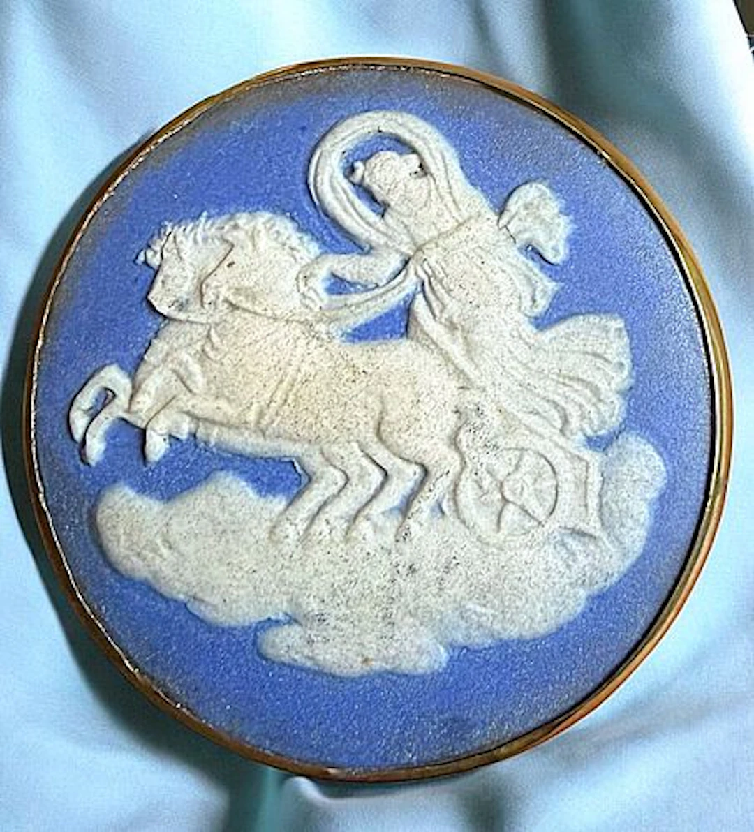 A SCARCE DIVISION ONE JAPSPERWARE PICTORIAL BUTTON