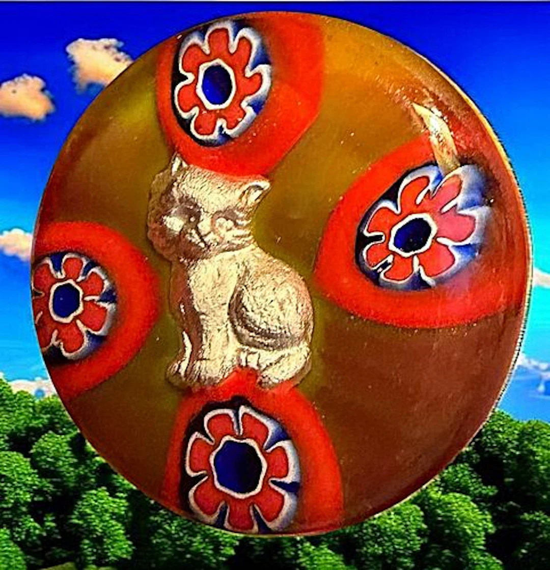 A DIVISION THREE PICTORIAL CAT BUTTON