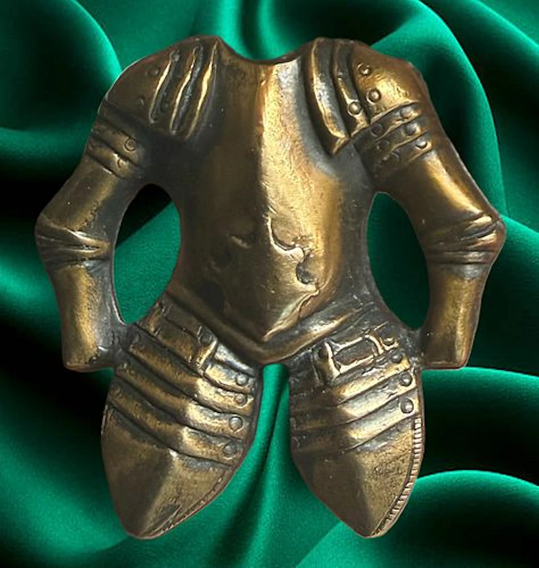 A DIVISION ONE UNCOMMON REALISTIC BUTTON